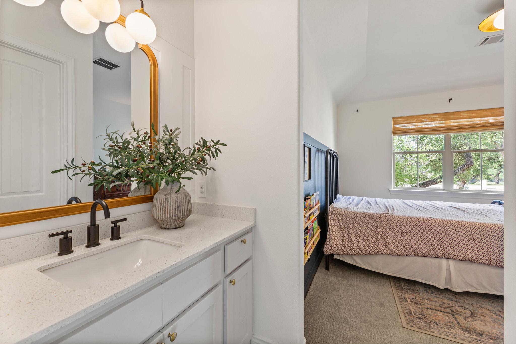 224 Magnolia Blossom Cv, Driftwood, TX 78619