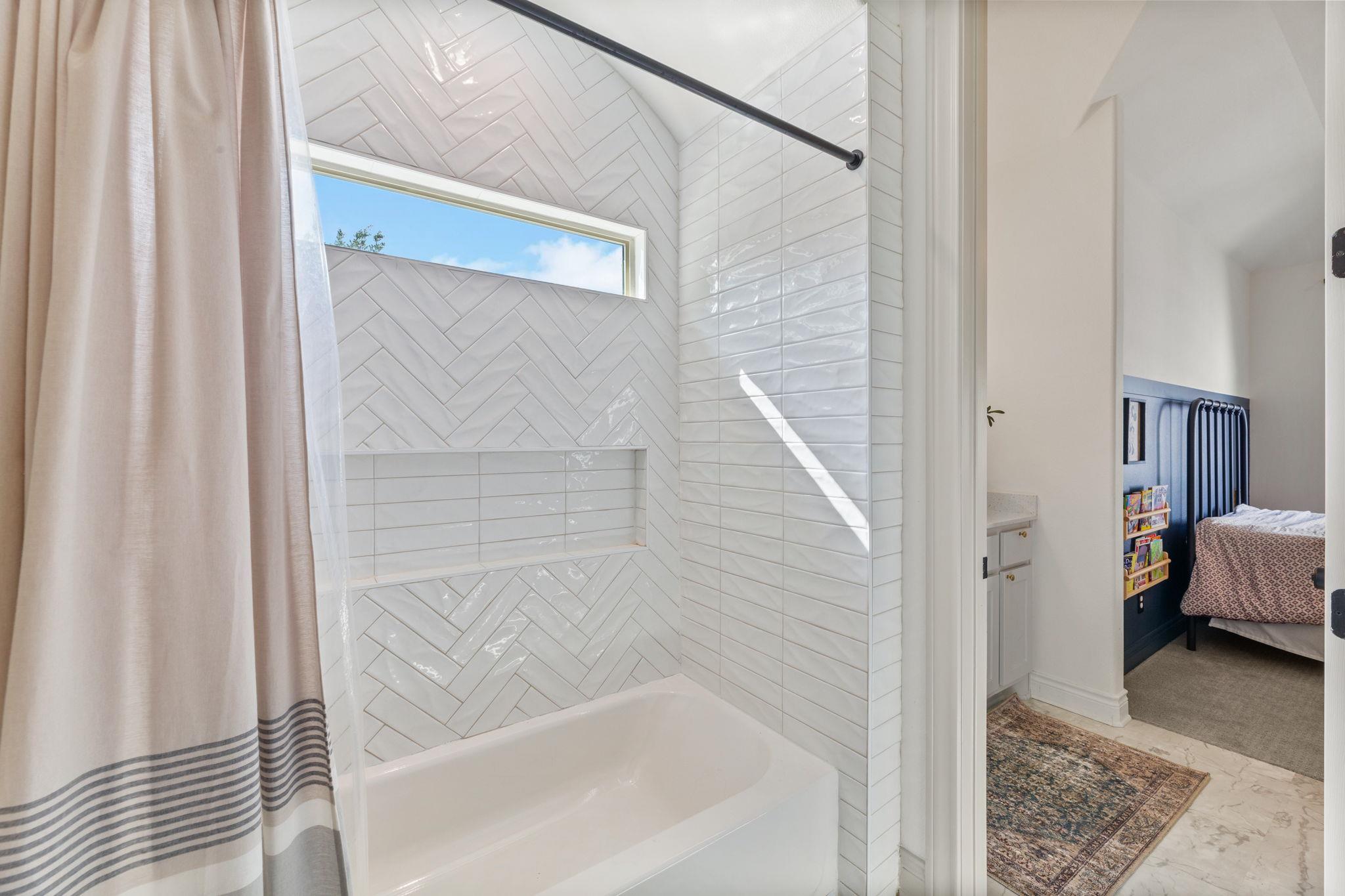 224 Magnolia Blossom Cv, Driftwood, TX 78619