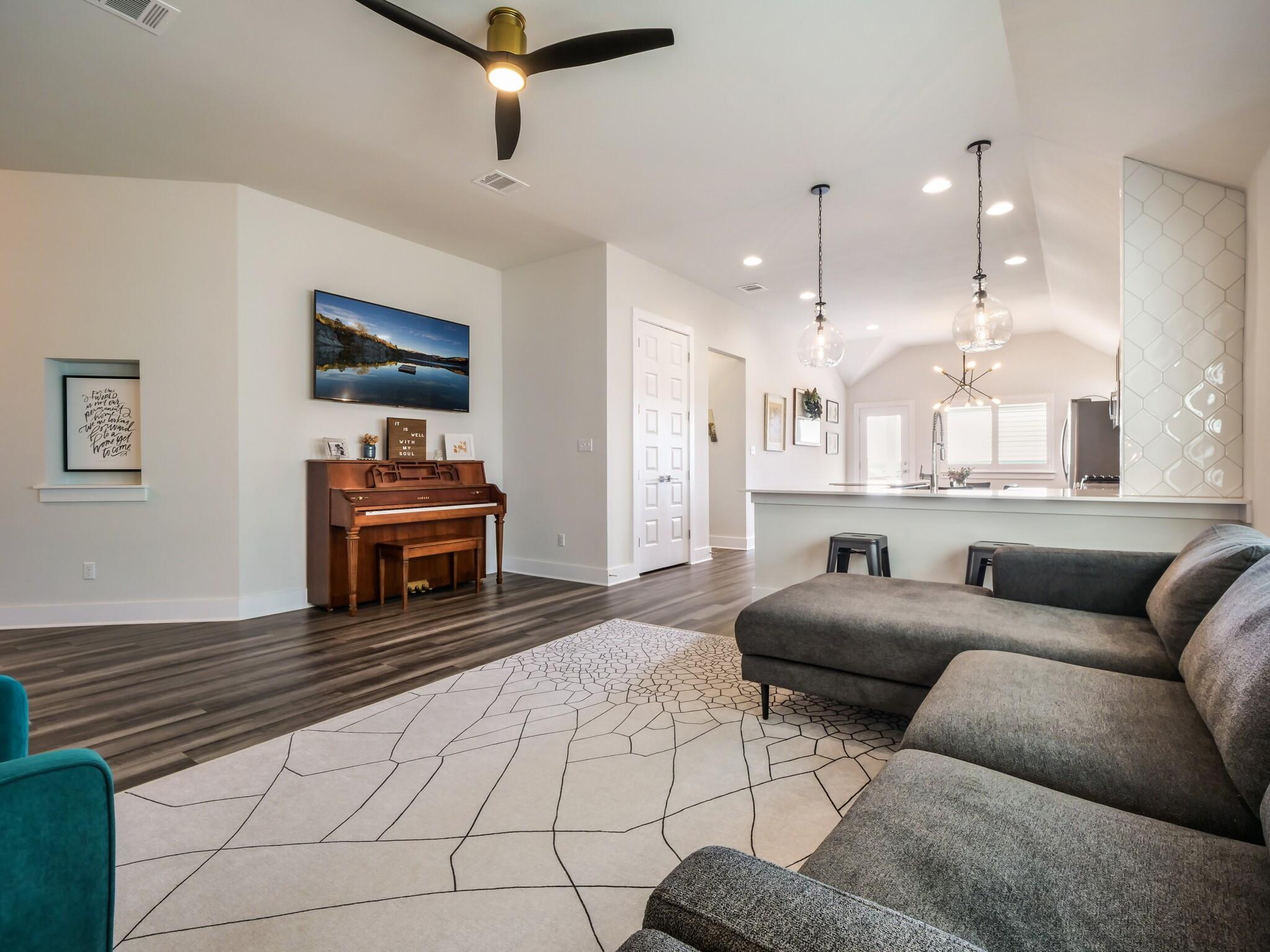 129 N Broken Oak Dr N, Liberty Hill, TX 78642