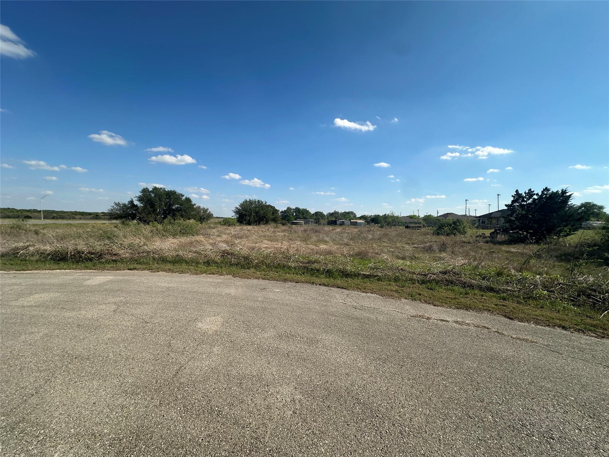 320 & 330 E Tomlinson St, Florence, TX 76527