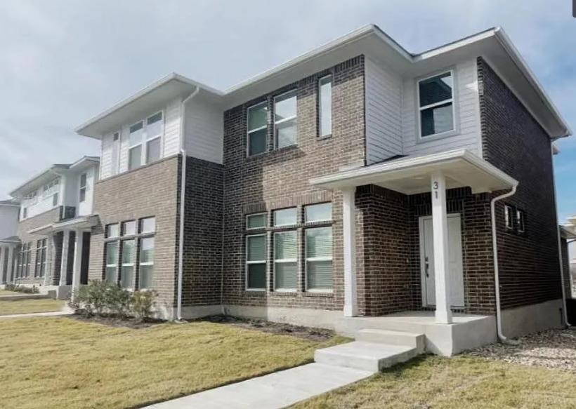 605 W South St # 31, Leander, TX 78641