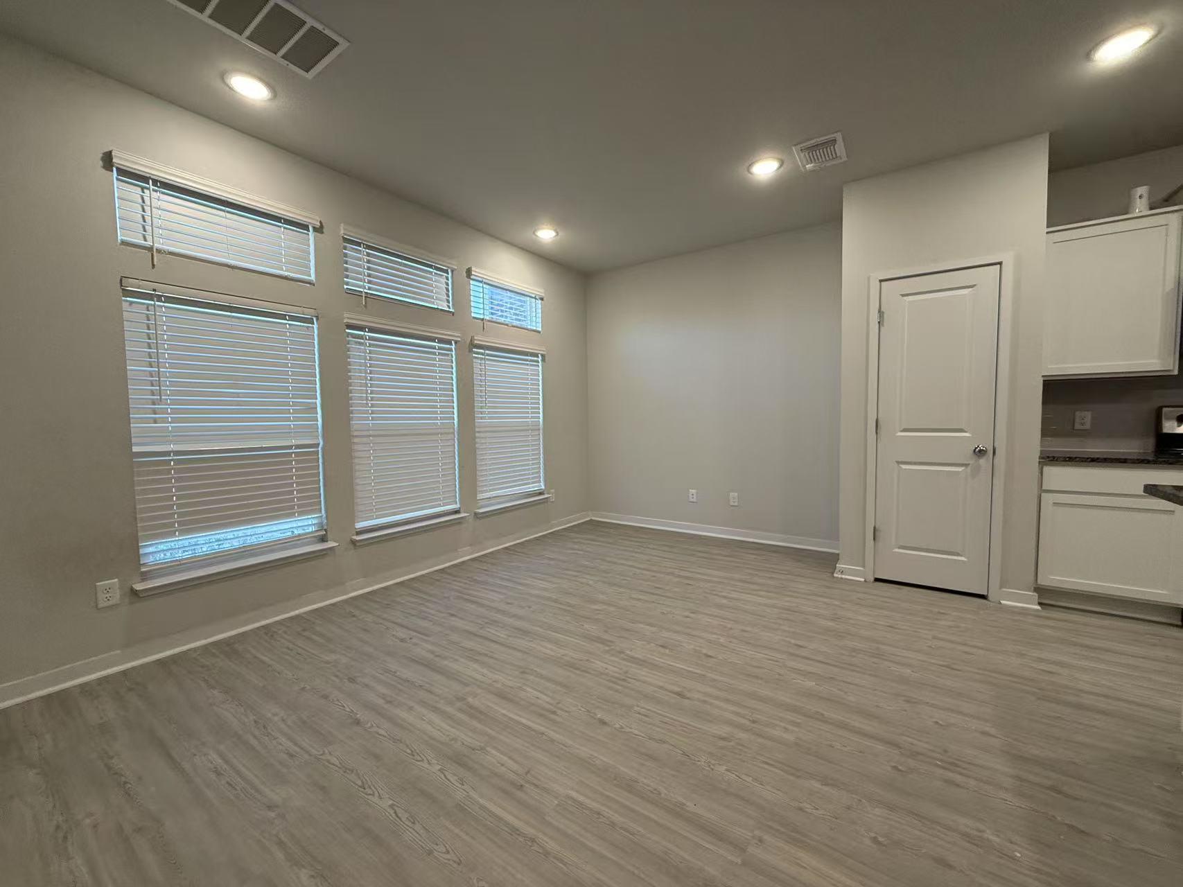 605 W South St # 31, Leander, TX 78641