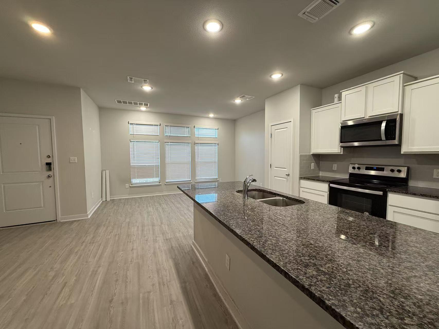 605 W South St # 31, Leander, TX 78641