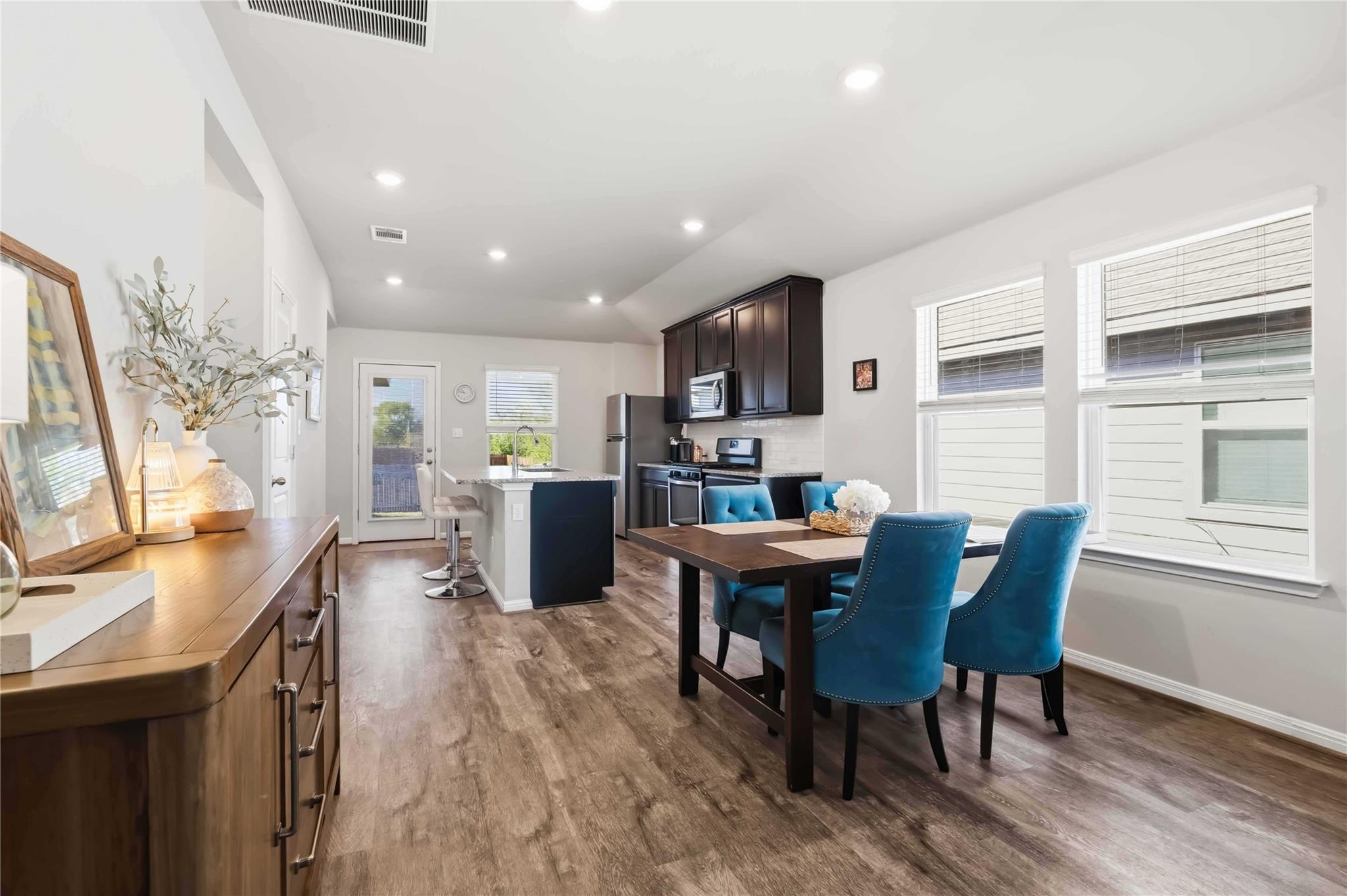 805 Russet Rock Dr, Austin, TX 78652