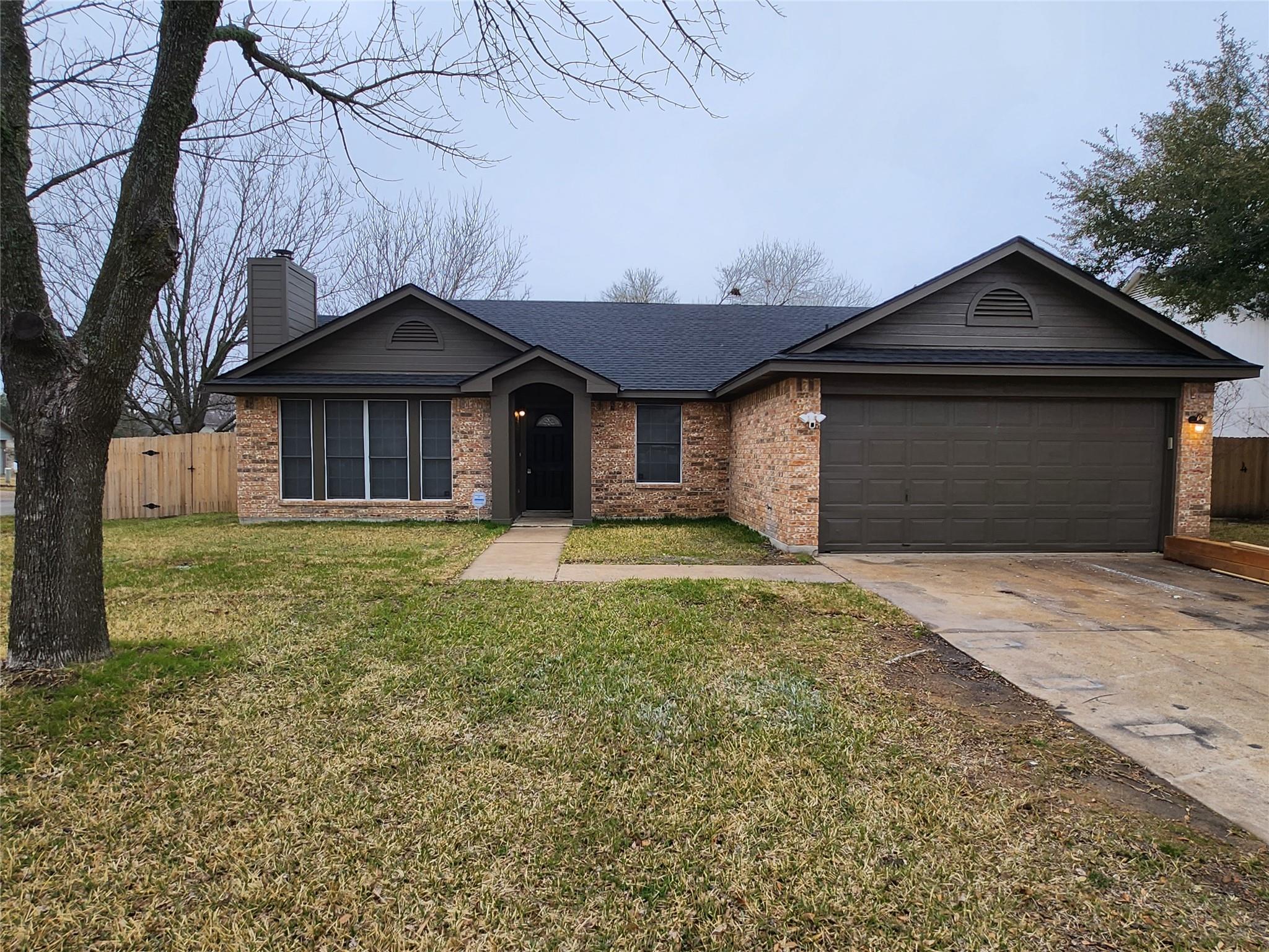 201 Quail Cir, Hutto, TX 78634
