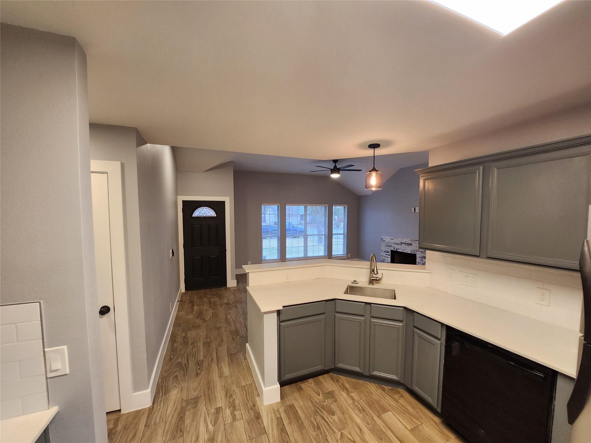 201 Quail Cir, Hutto, TX 78634