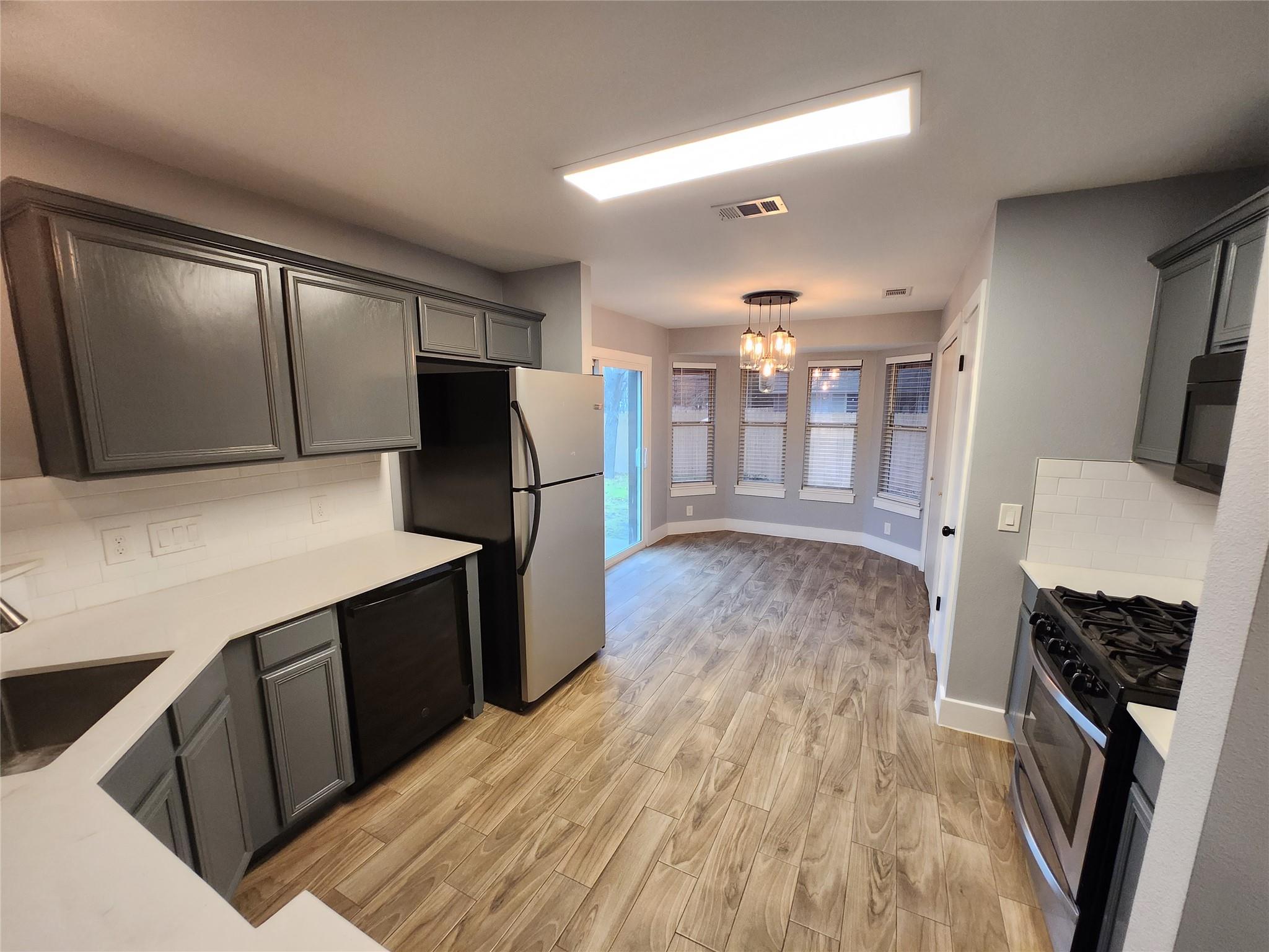 201 Quail Cir, Hutto, TX 78634