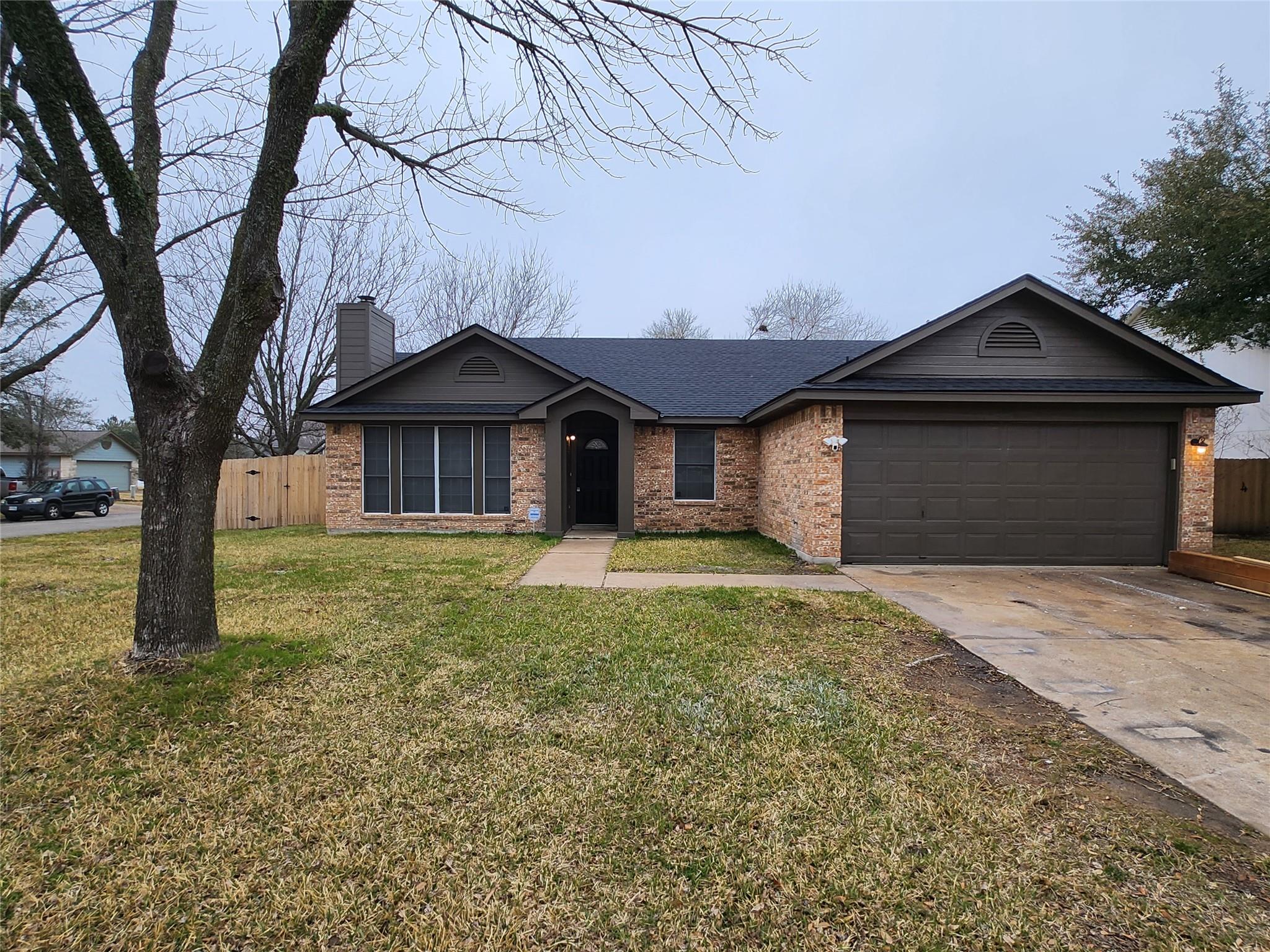 201 Quail Cir, Hutto, TX 78634