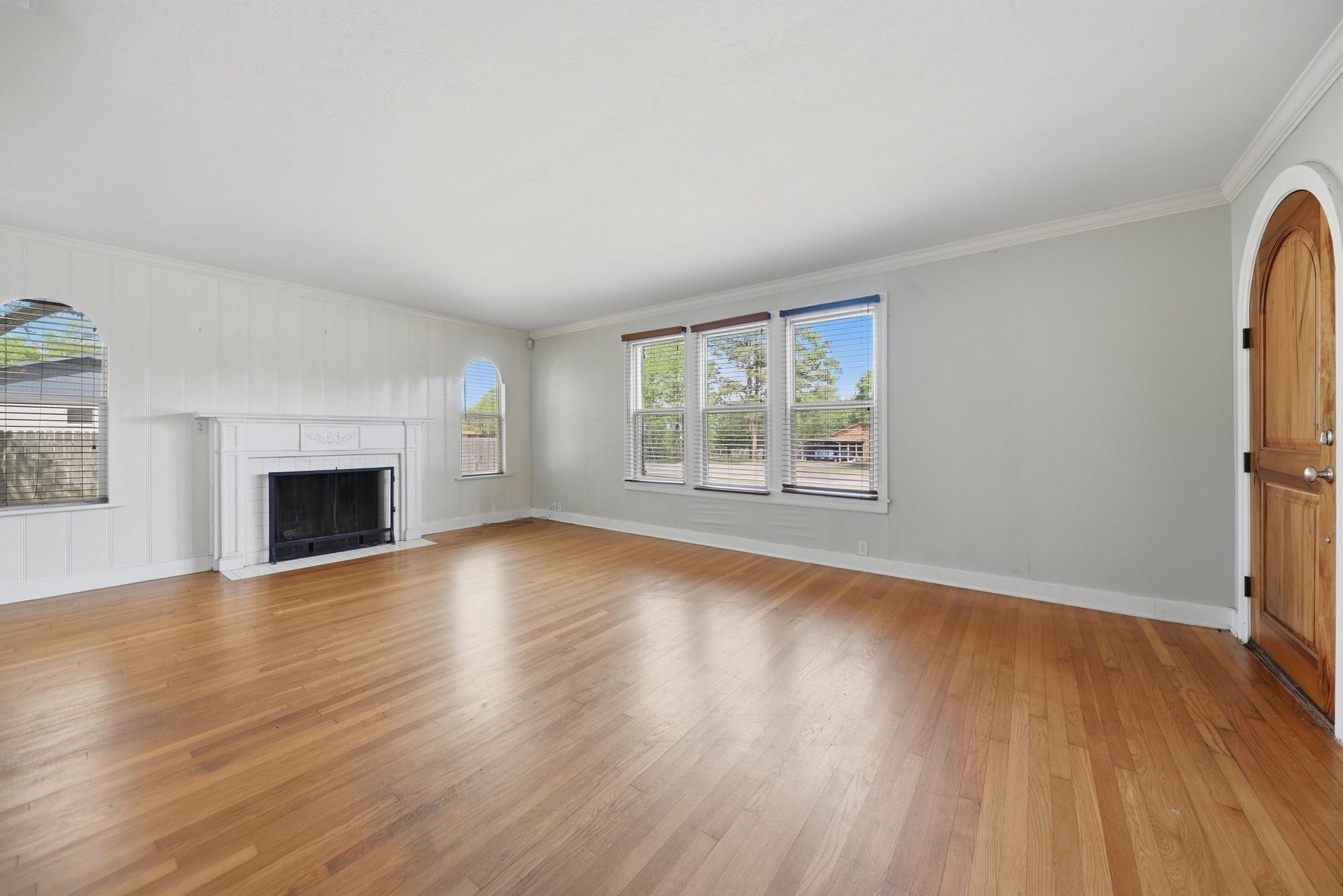 1284 E Hempstead St, Giddings, TX 78942