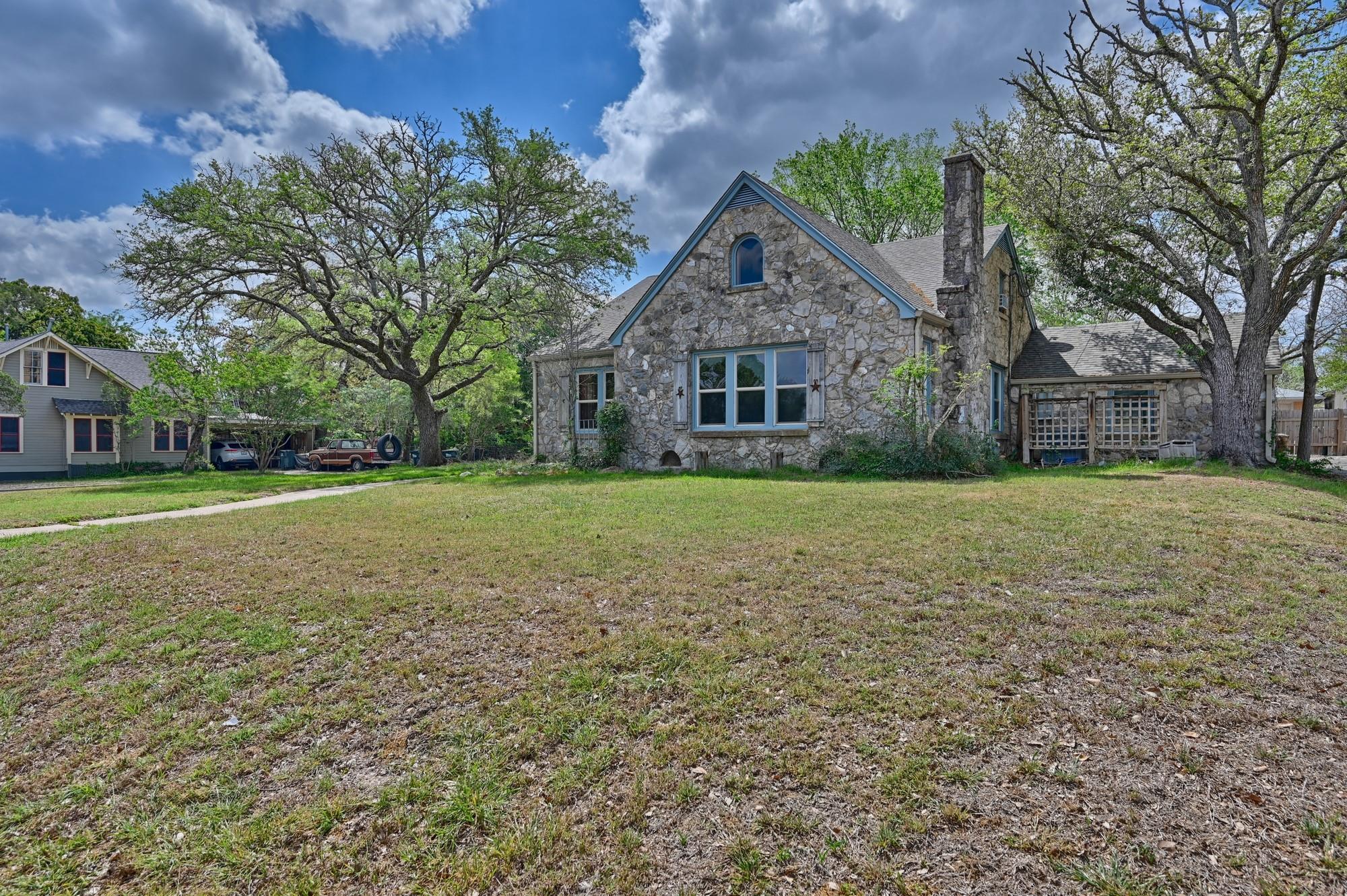 1284 E Hempstead St, Giddings, TX 78942