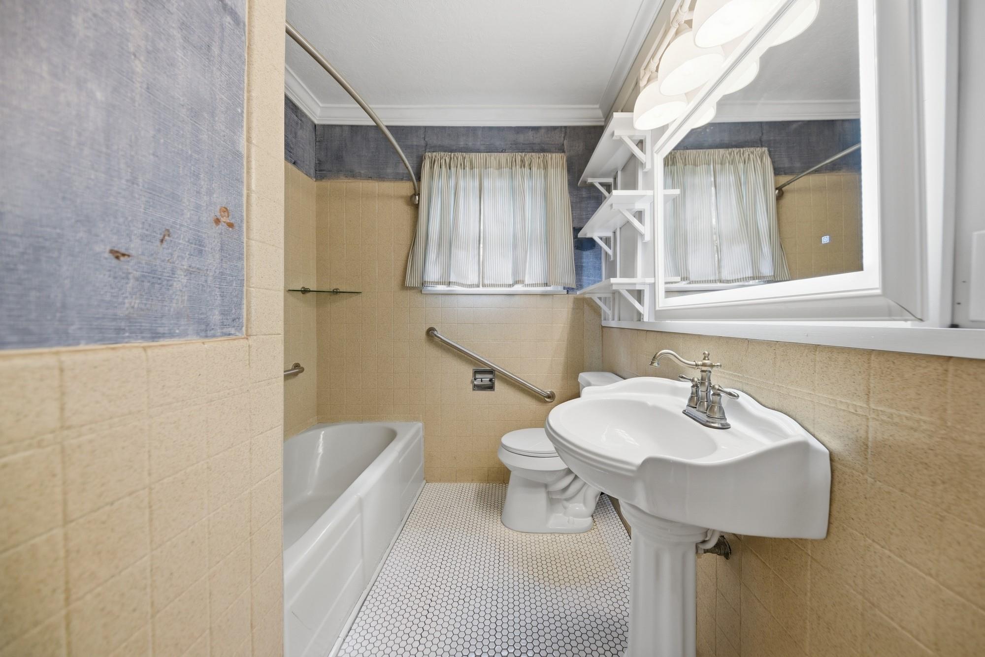 1284 E Hempstead St, Giddings, TX 78942