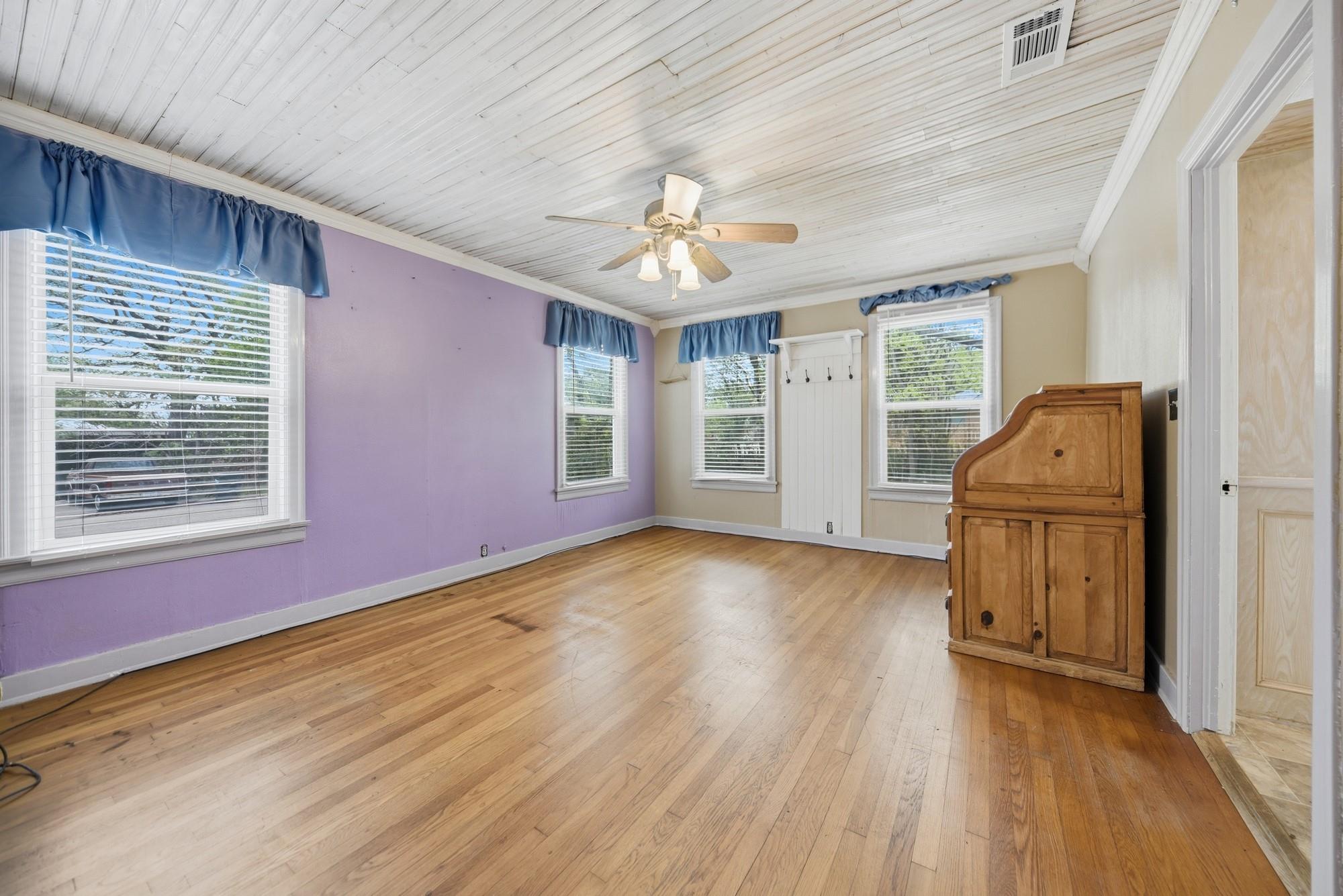 1284 E Hempstead St, Giddings, TX 78942