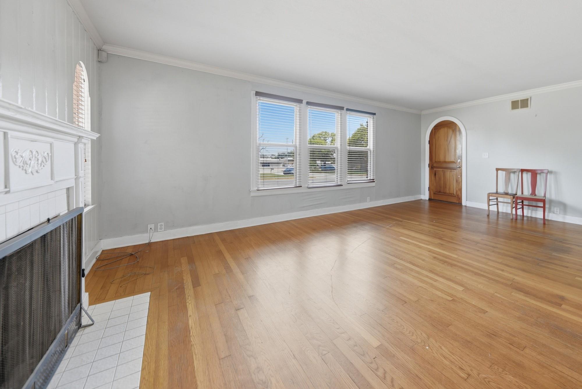 1284 E Hempstead St, Giddings, TX 78942