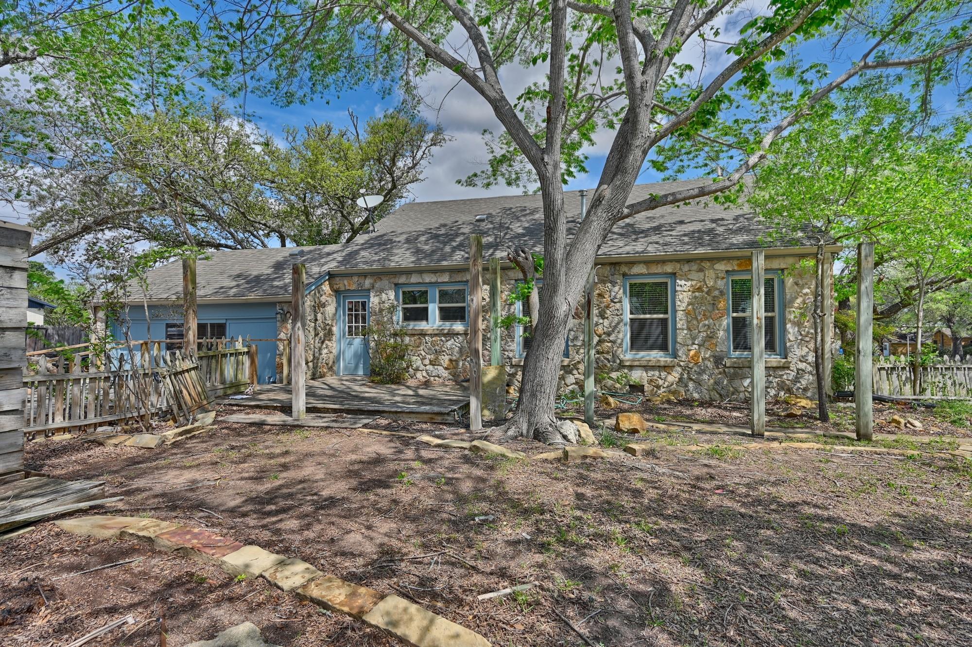 1284 E Hempstead St, Giddings, TX 78942