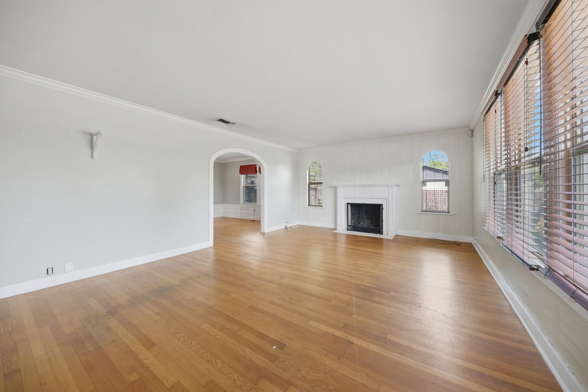 1284 E Hempstead St, Giddings, TX 78942