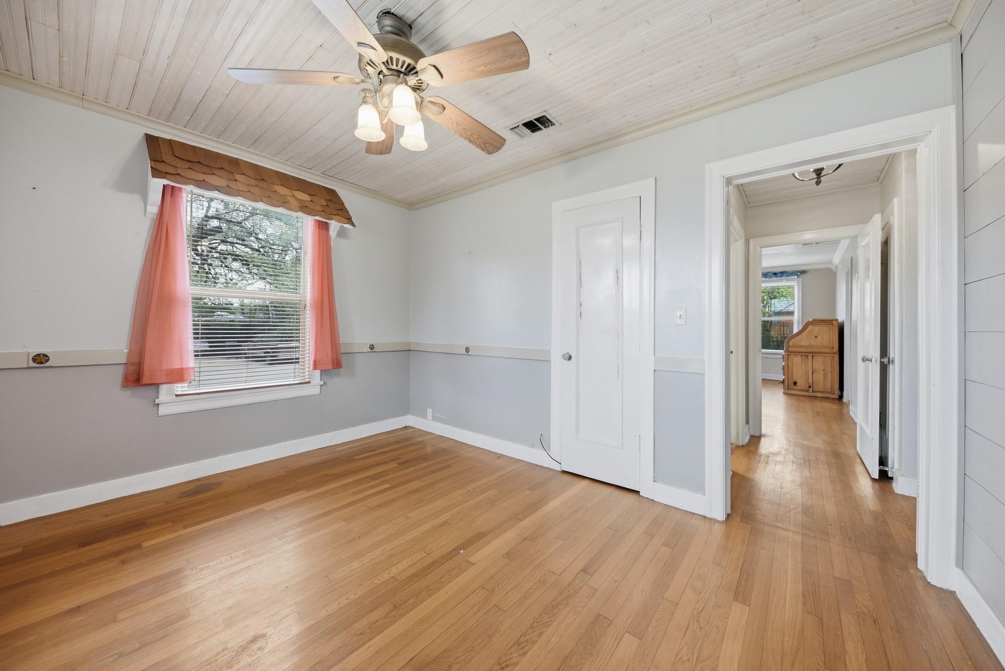 1284 E Hempstead St, Giddings, TX 78942