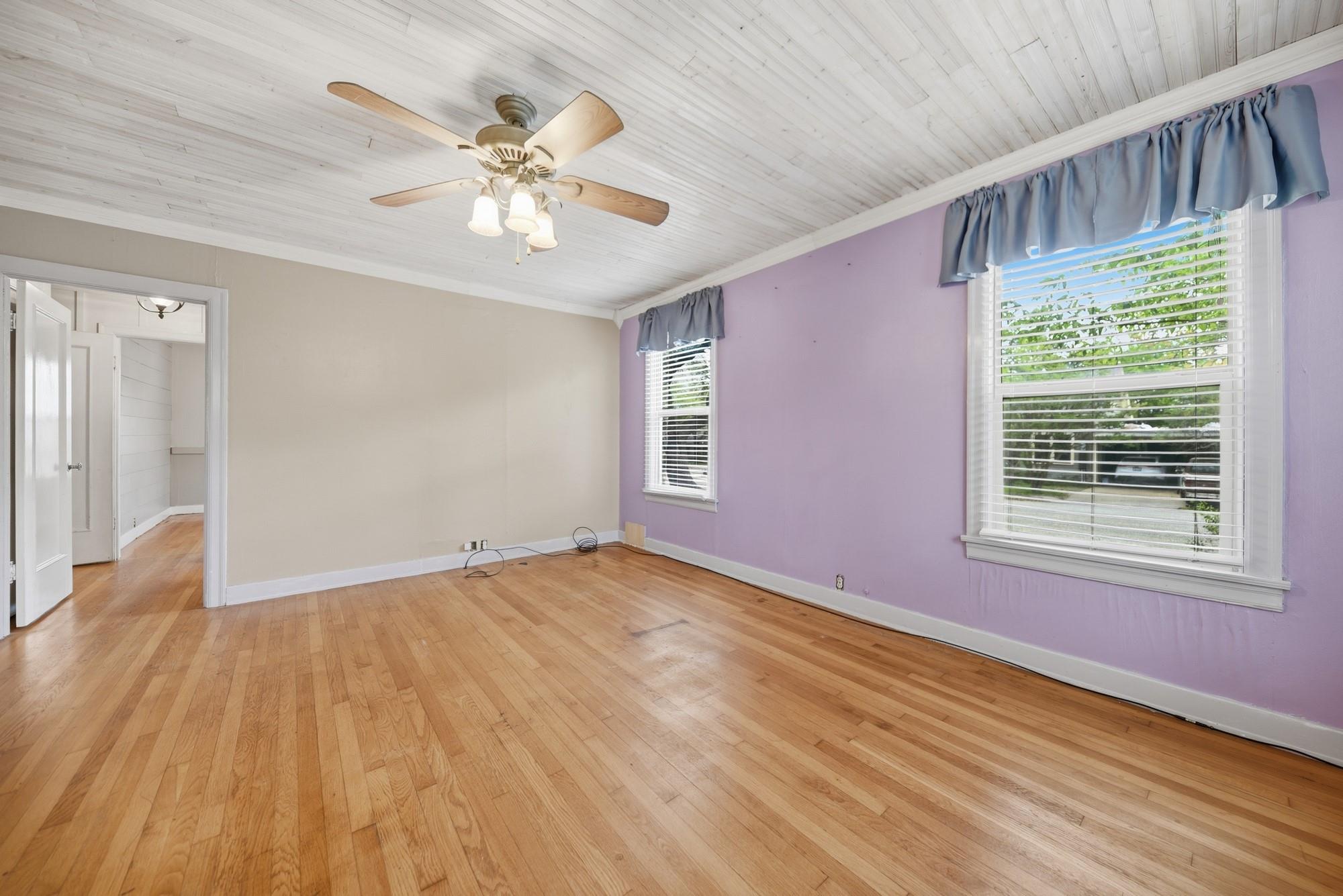 1284 E Hempstead St, Giddings, TX 78942