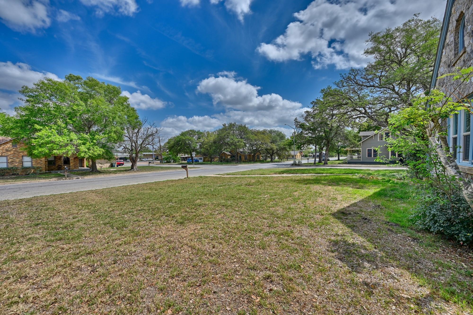 1284 E Hempstead St, Giddings, TX 78942