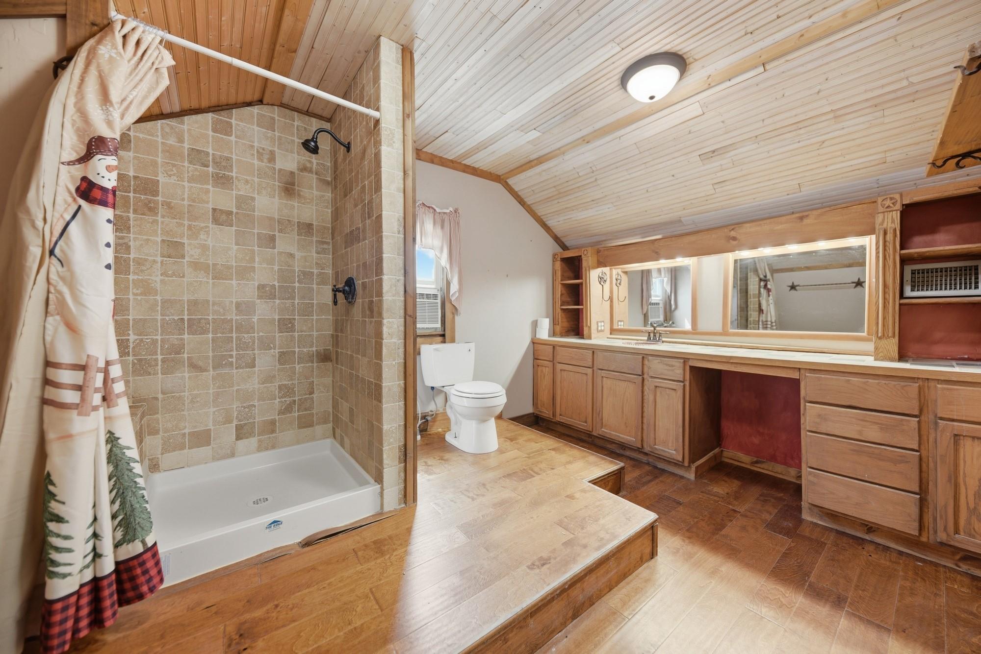 1284 E Hempstead St, Giddings, TX 78942