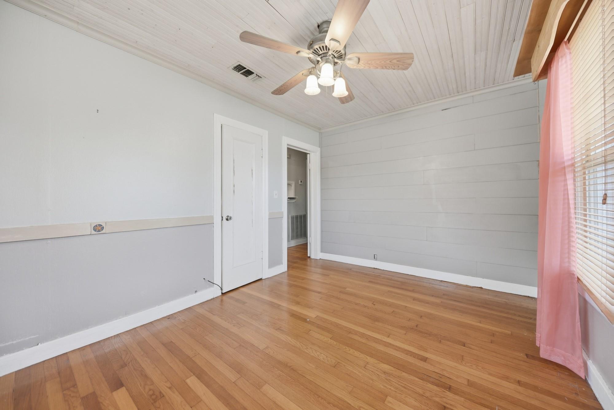 1284 E Hempstead St, Giddings, TX 78942