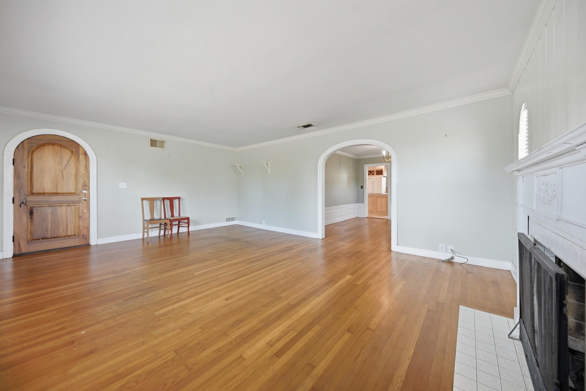 1284 E Hempstead St, Giddings, TX 78942