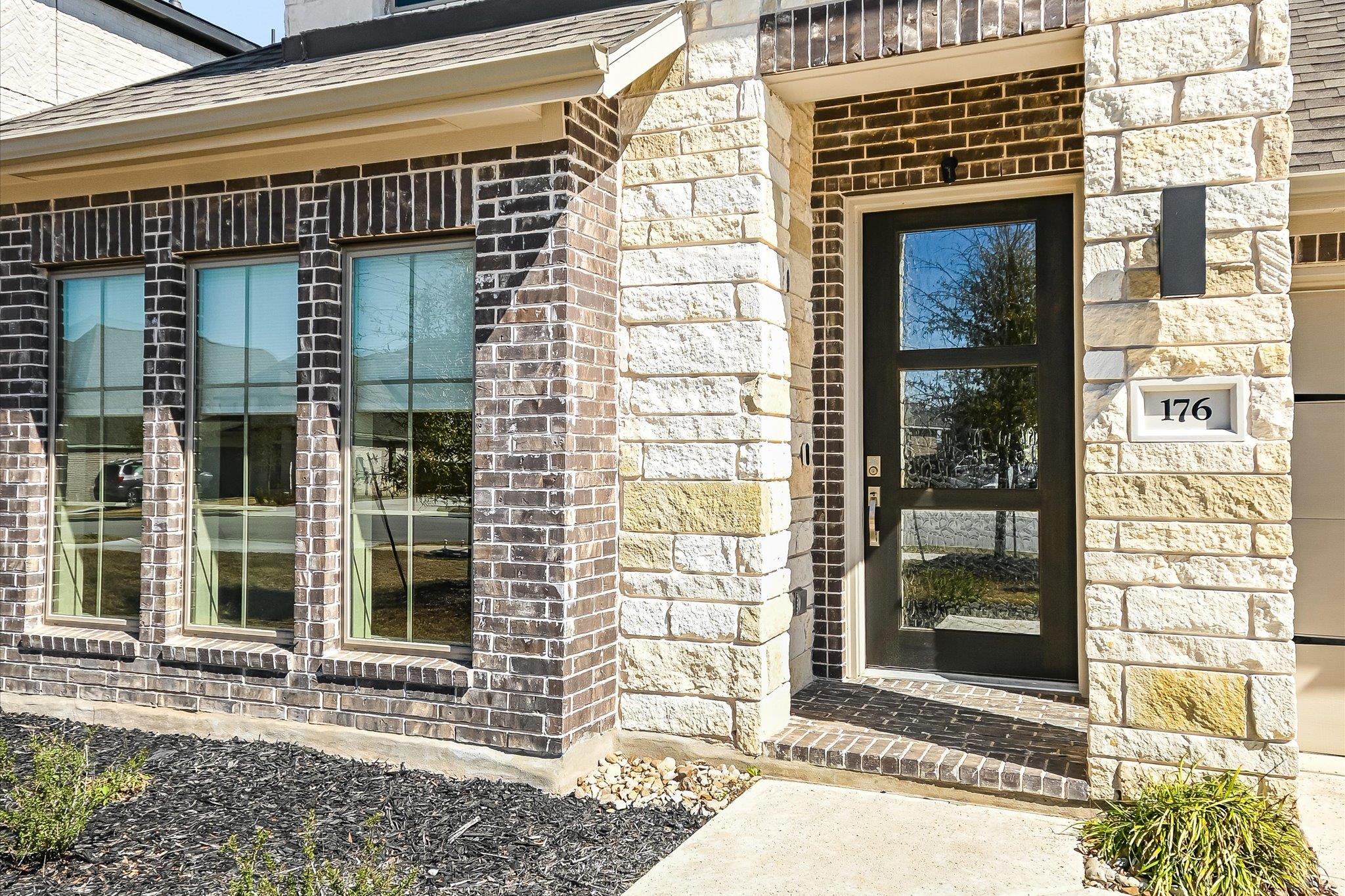 176 Cyrus Milton Dr, Buda, TX 78610