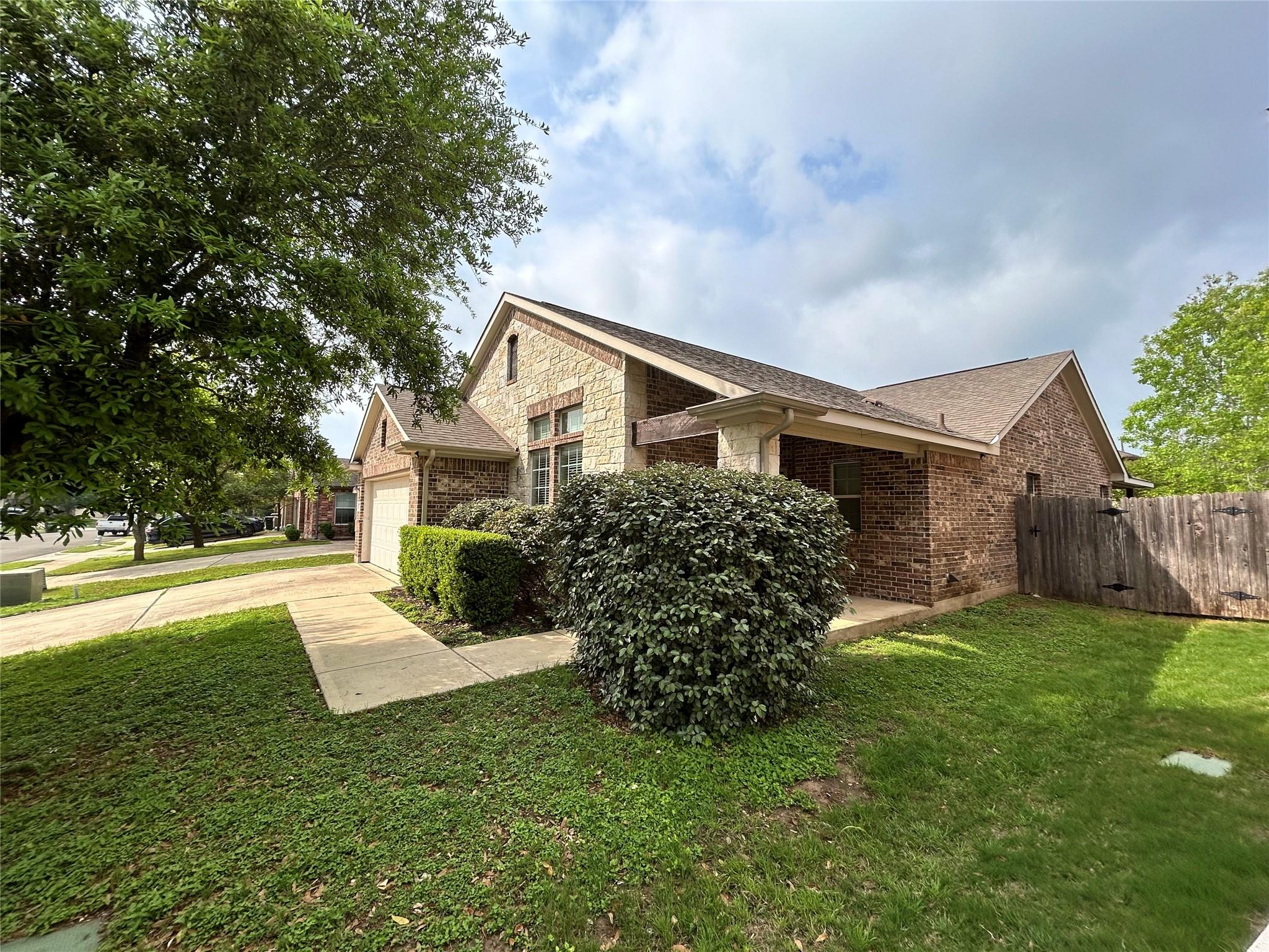 705 Harwood Dr, San Marcos, TX 78666