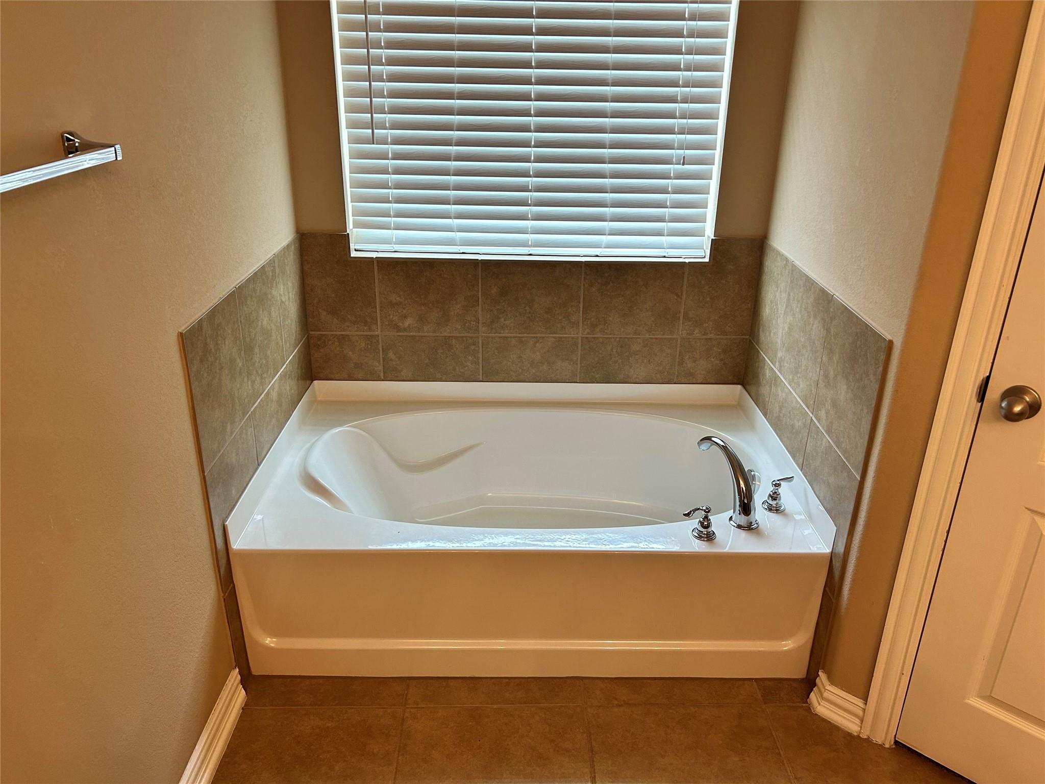 705 Harwood Dr, San Marcos, TX 78666