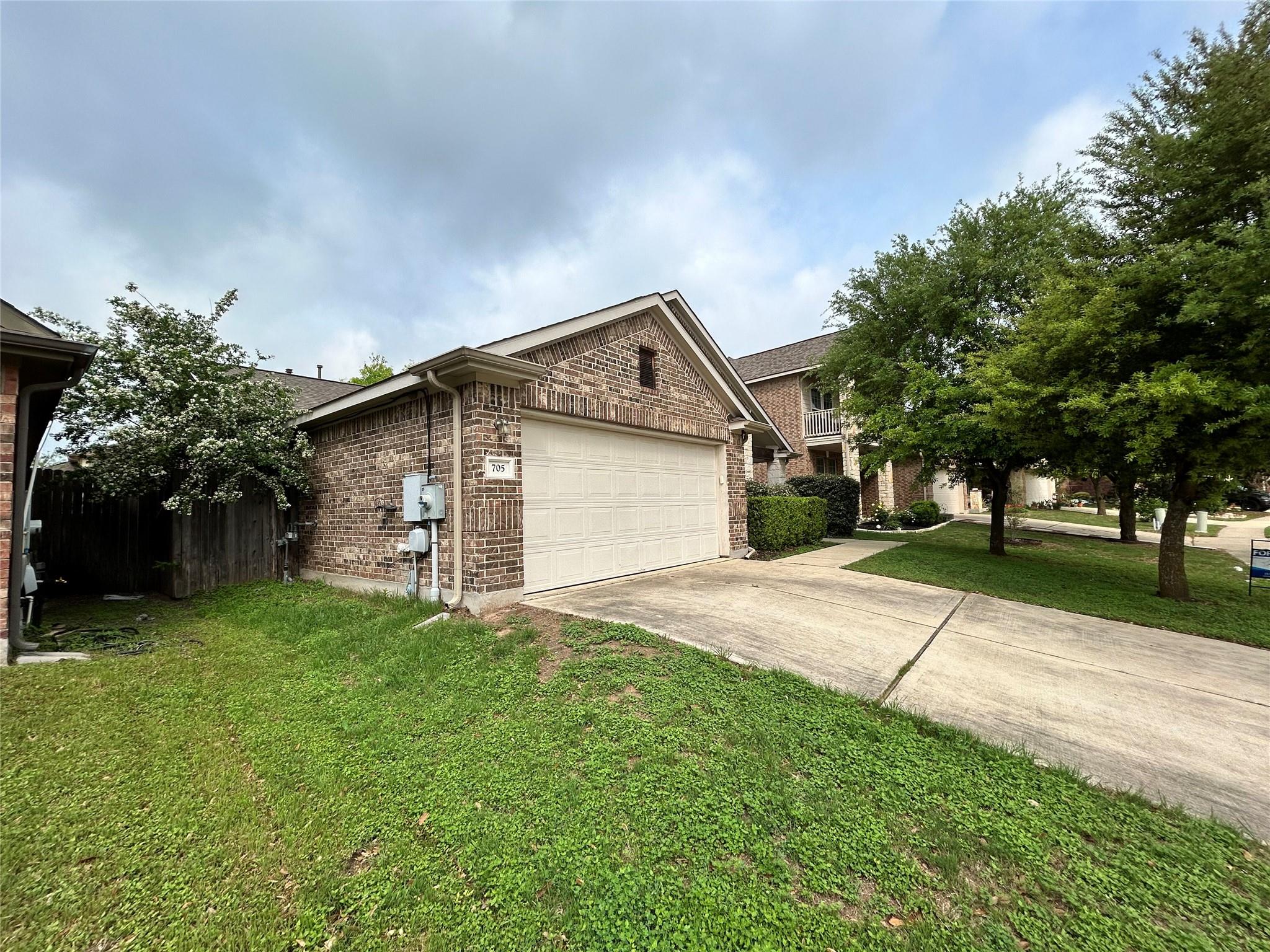 705 Harwood Dr, San Marcos, TX 78666