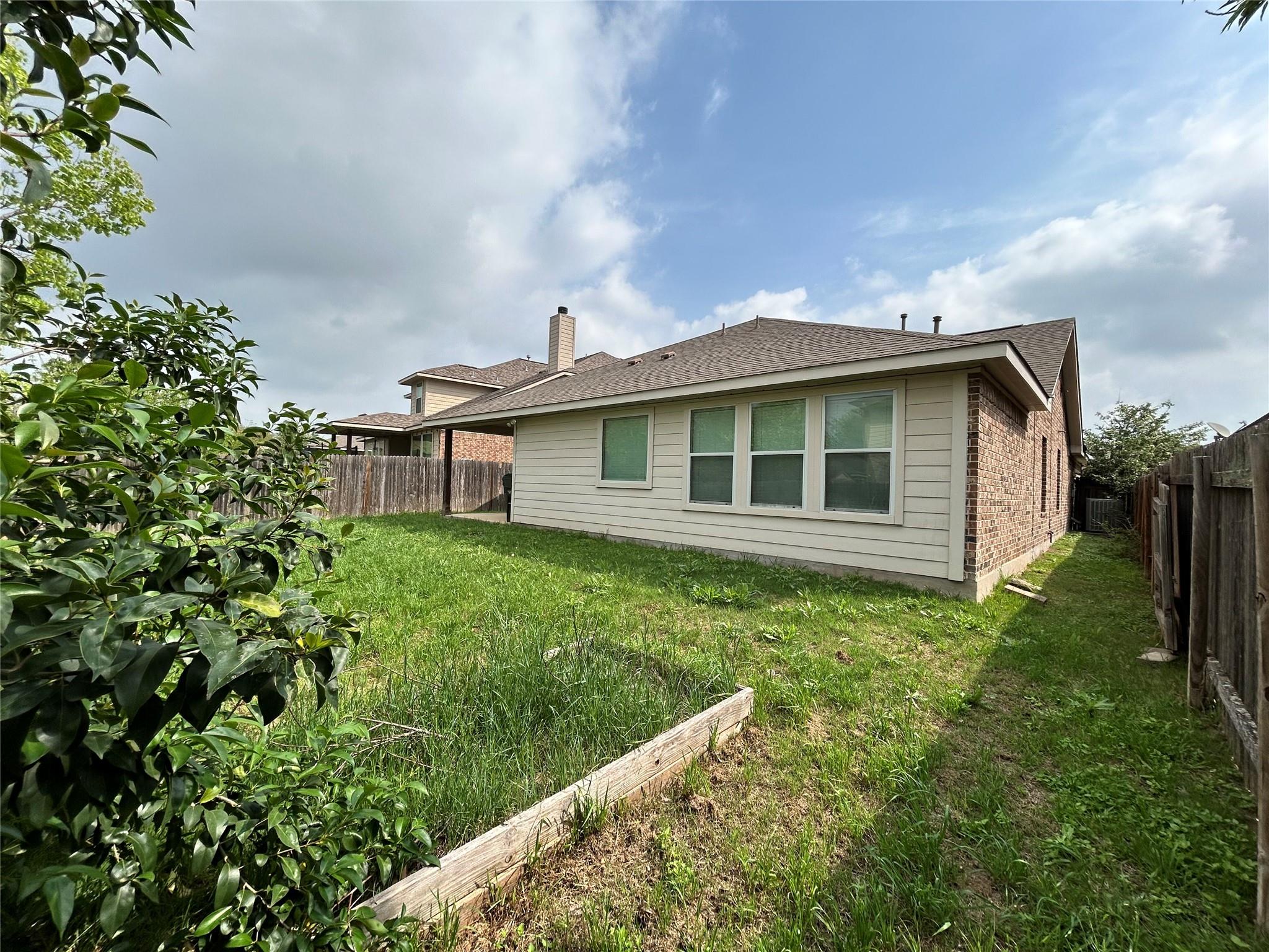 705 Harwood Dr, San Marcos, TX 78666