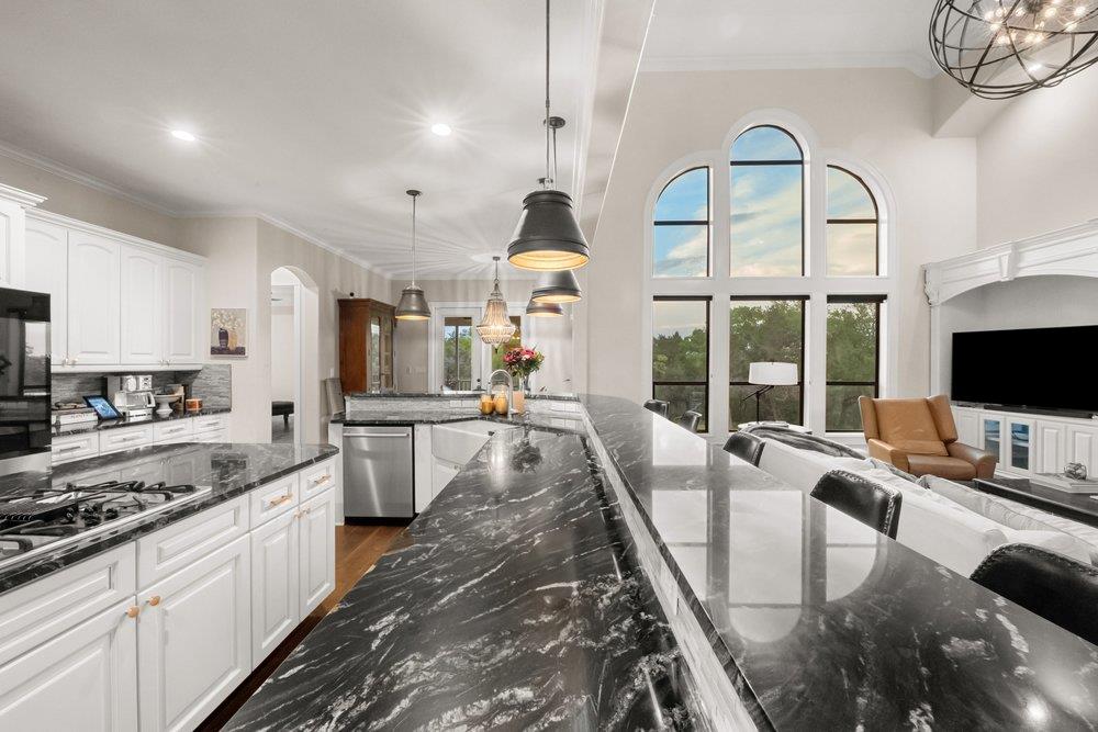 109 Burgess Ln, Austin, TX 78738