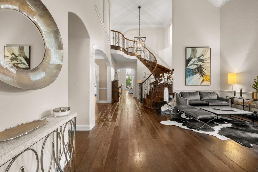 109 Burgess Ln, Austin, TX 78738