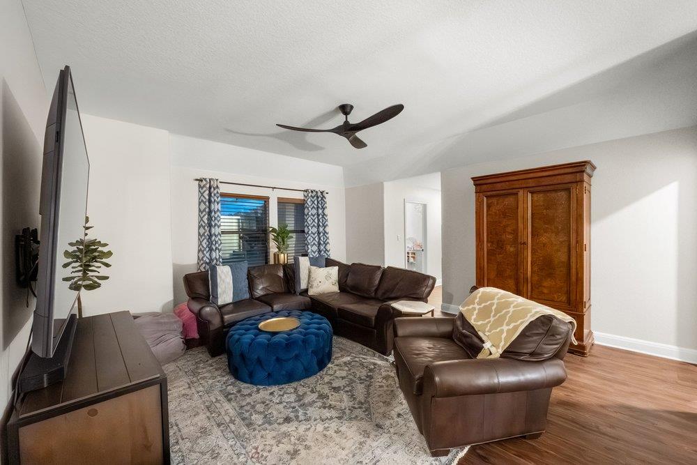 109 Burgess Ln, Austin, TX 78738