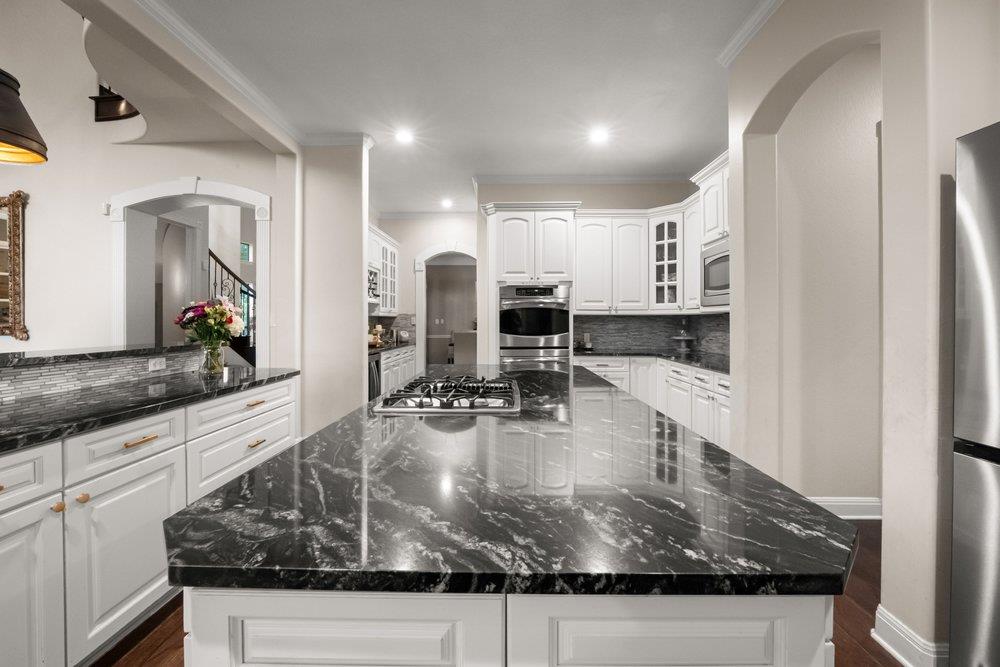 109 Burgess Ln, Austin, TX 78738