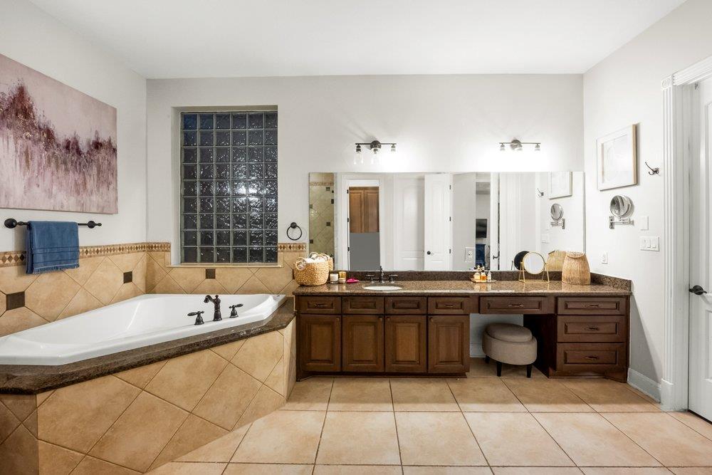 109 Burgess Ln, Austin, TX 78738