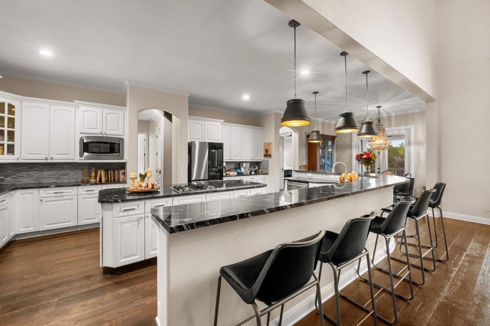 109 Burgess Ln, Austin, TX 78738