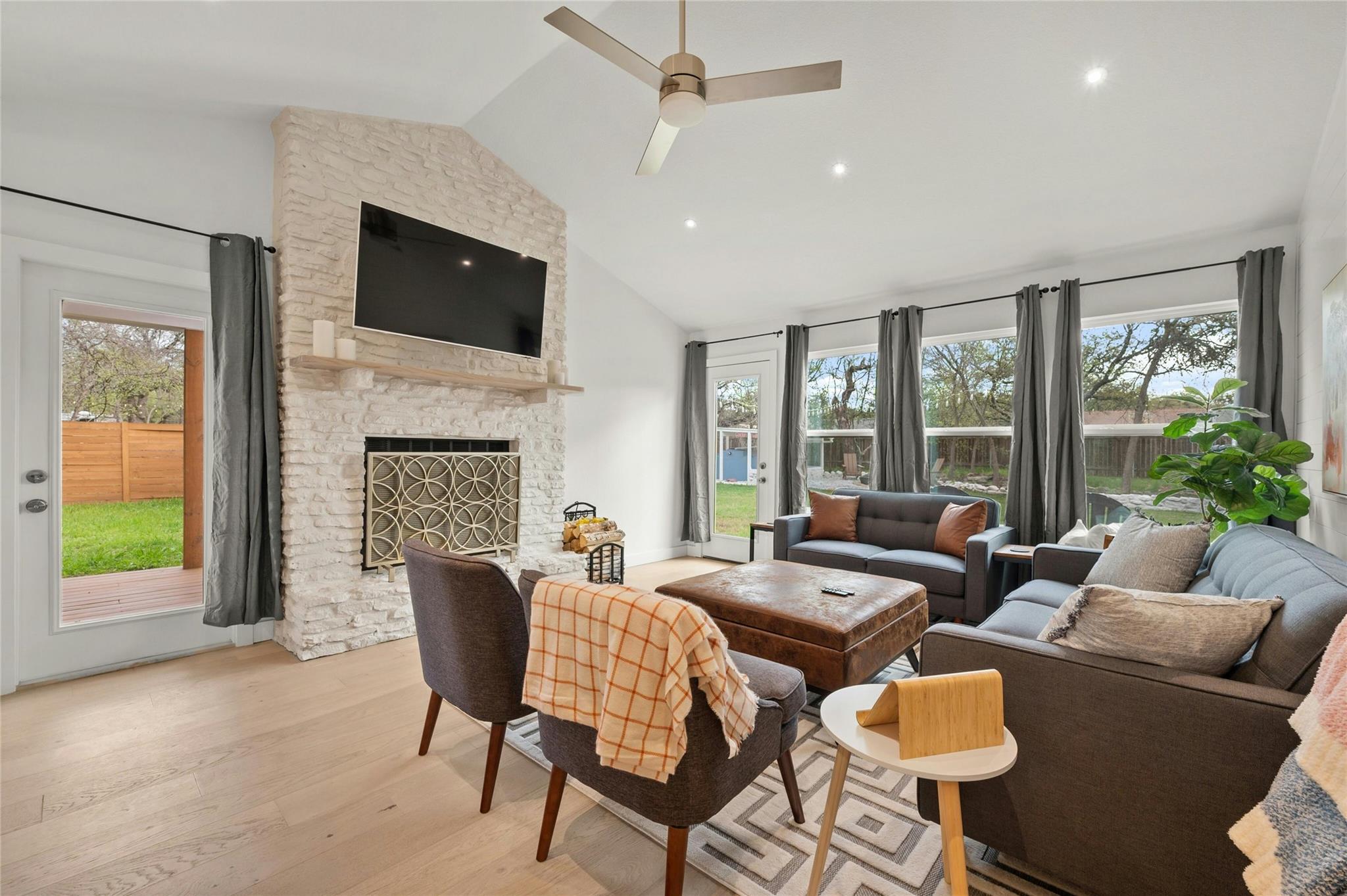 13207 Fencerail Rd, Manchaca, TX 78652