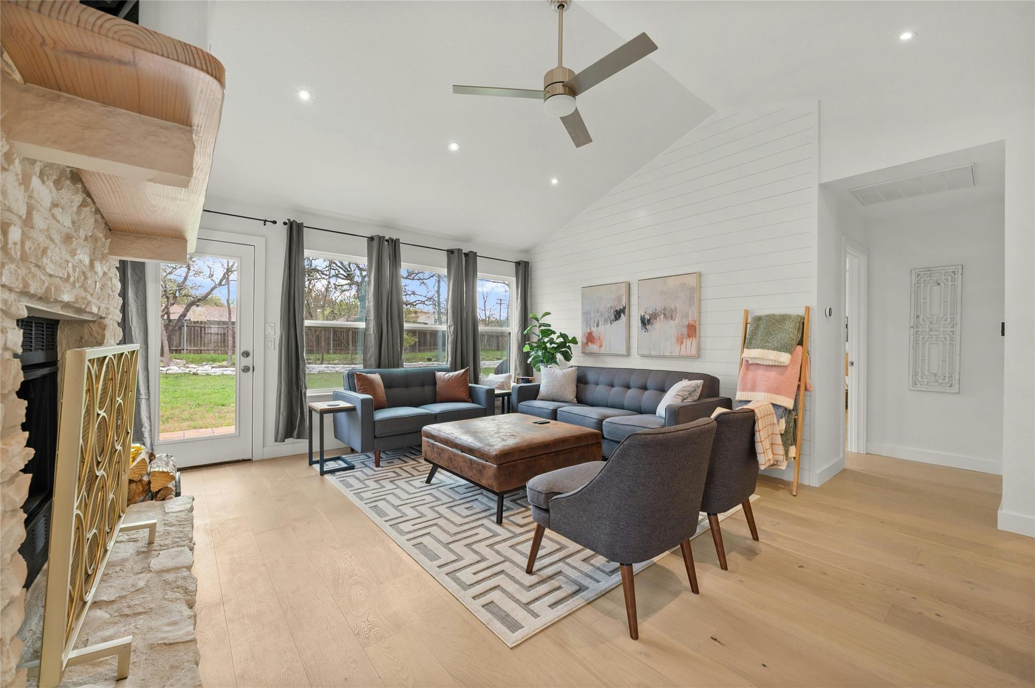 13207 Fencerail Rd, Manchaca, TX 78652