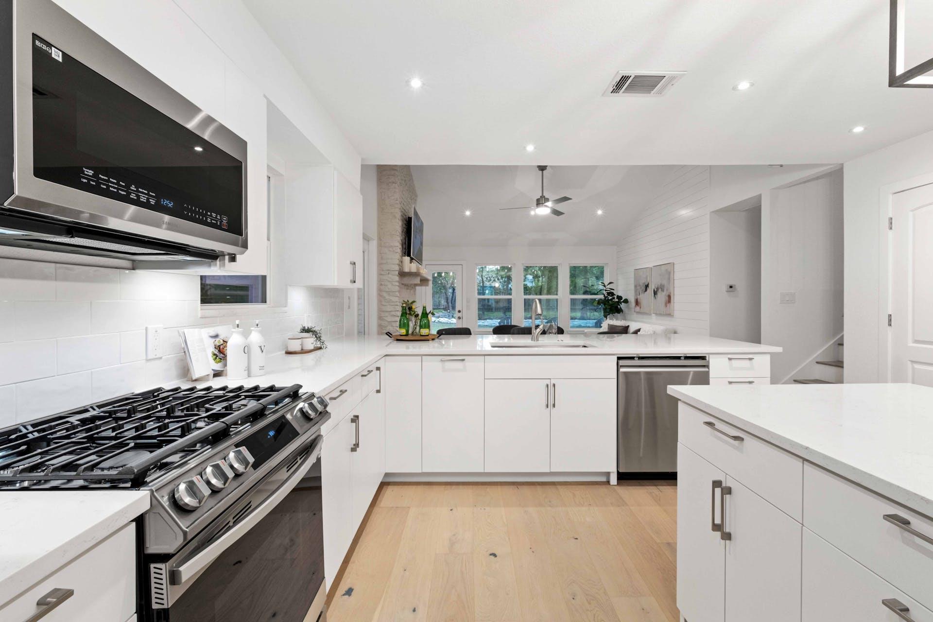 13207 Fencerail Rd, Manchaca, TX 78652