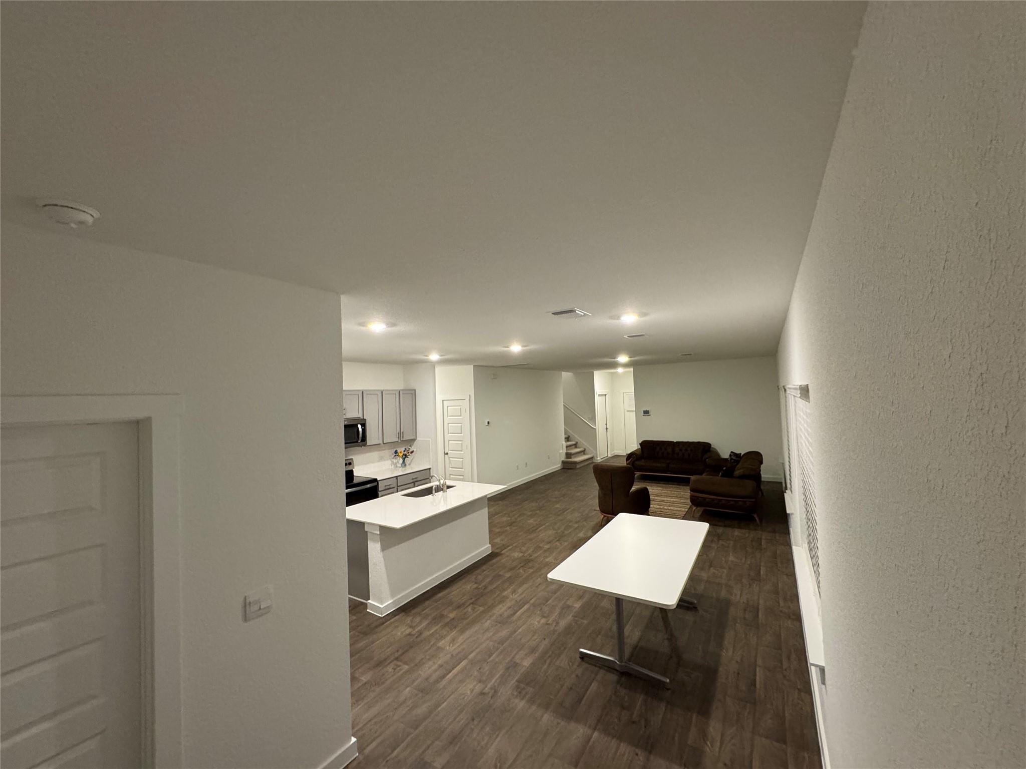 204 James River Dr, Hutto, TX 78634