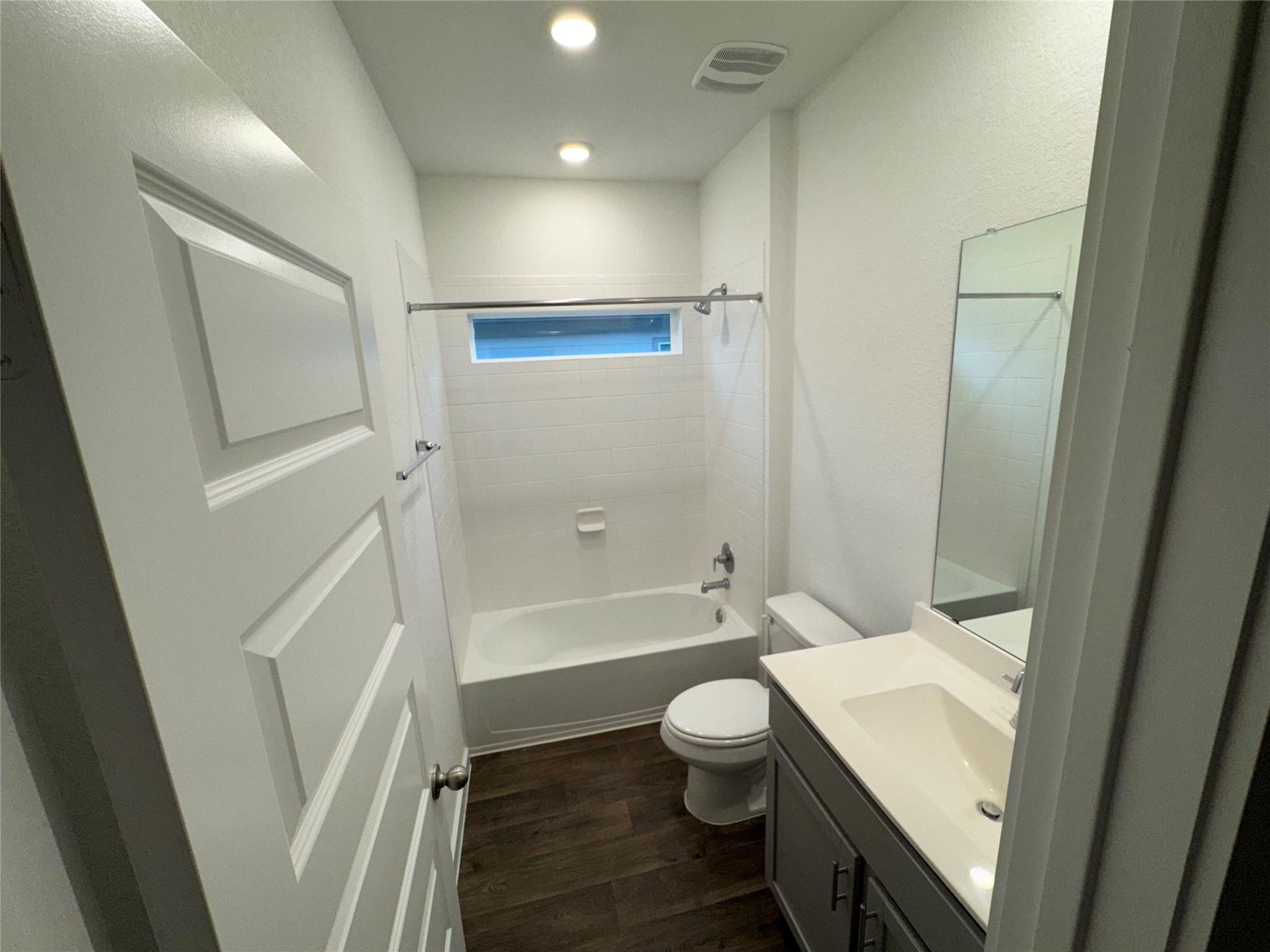 204 James River Dr, Hutto, TX 78634