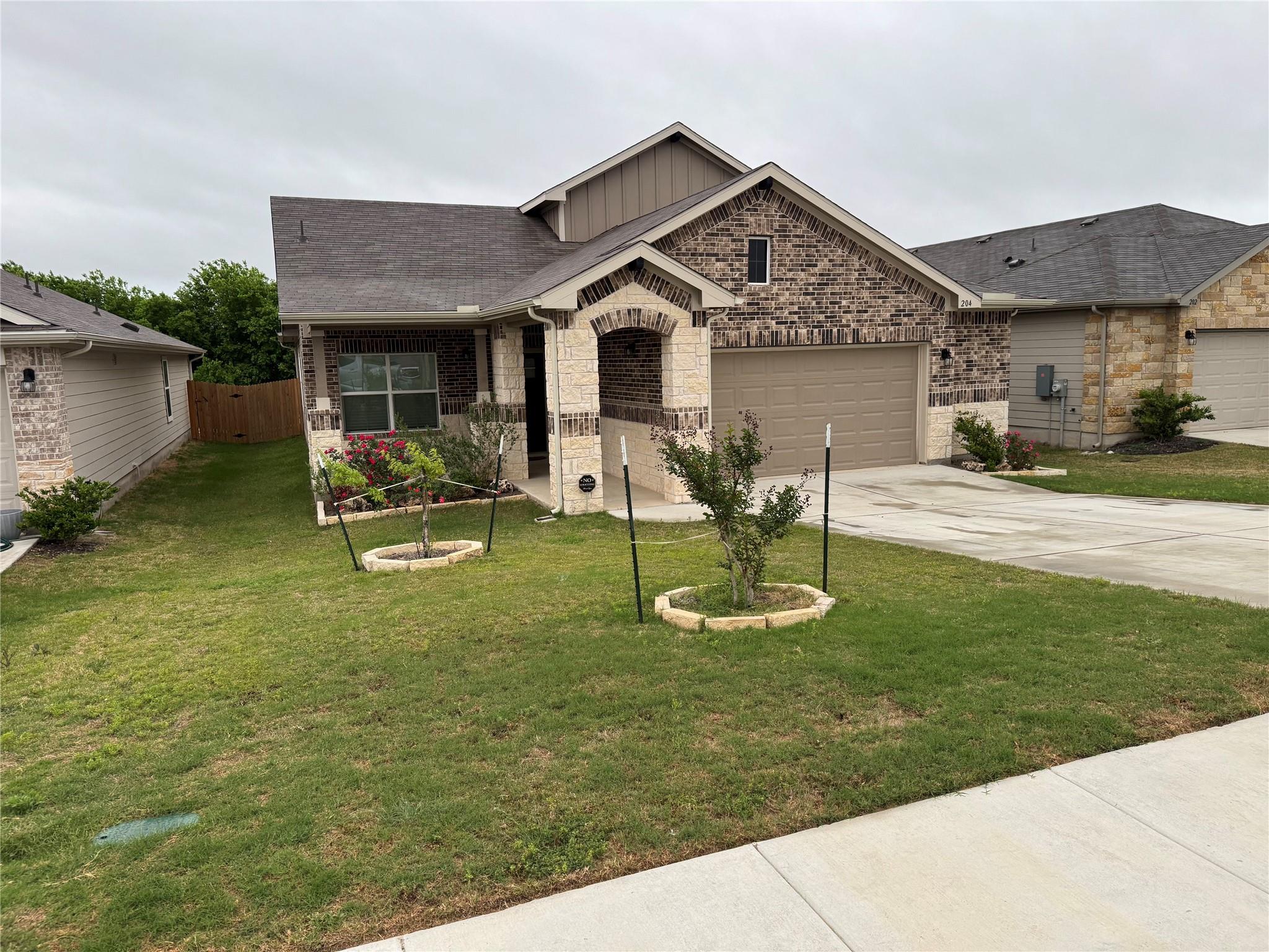204 James River Dr, Hutto, TX 78634