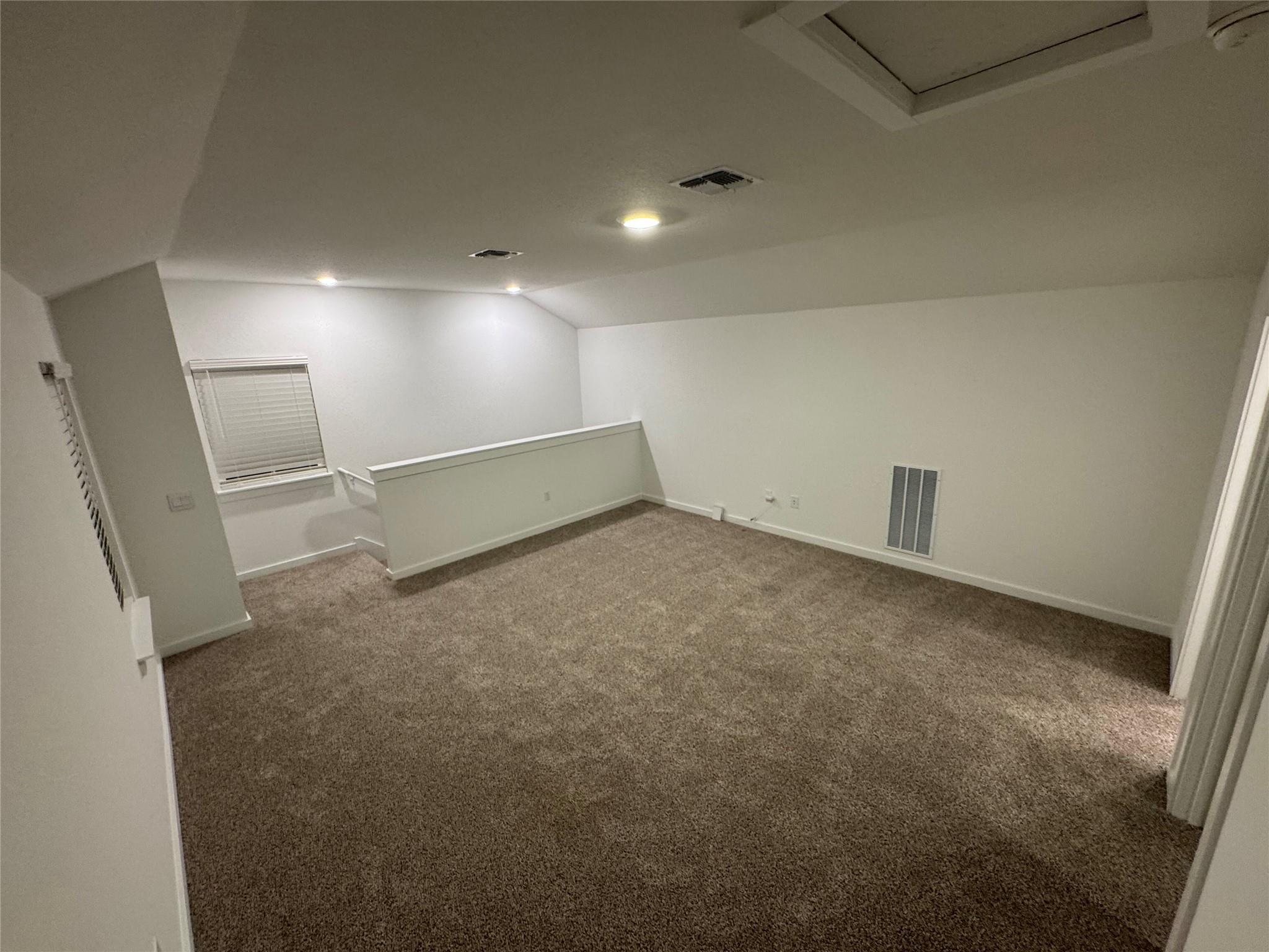 204 James River Dr, Hutto, TX 78634