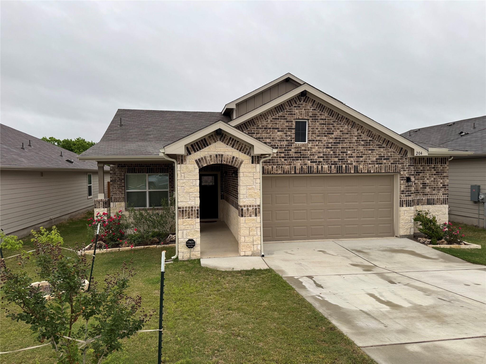 204 James River Dr, Hutto, TX 78634