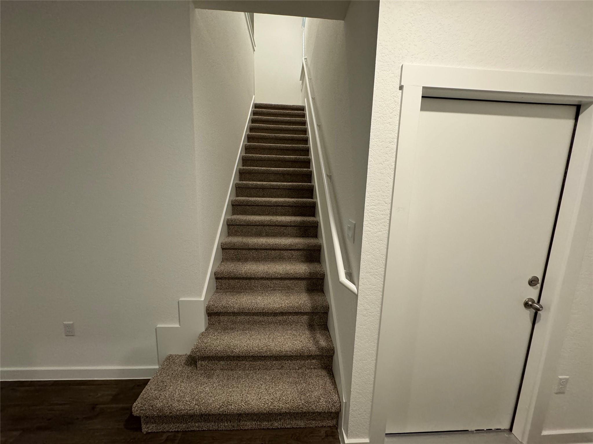 204 James River Dr, Hutto, TX 78634