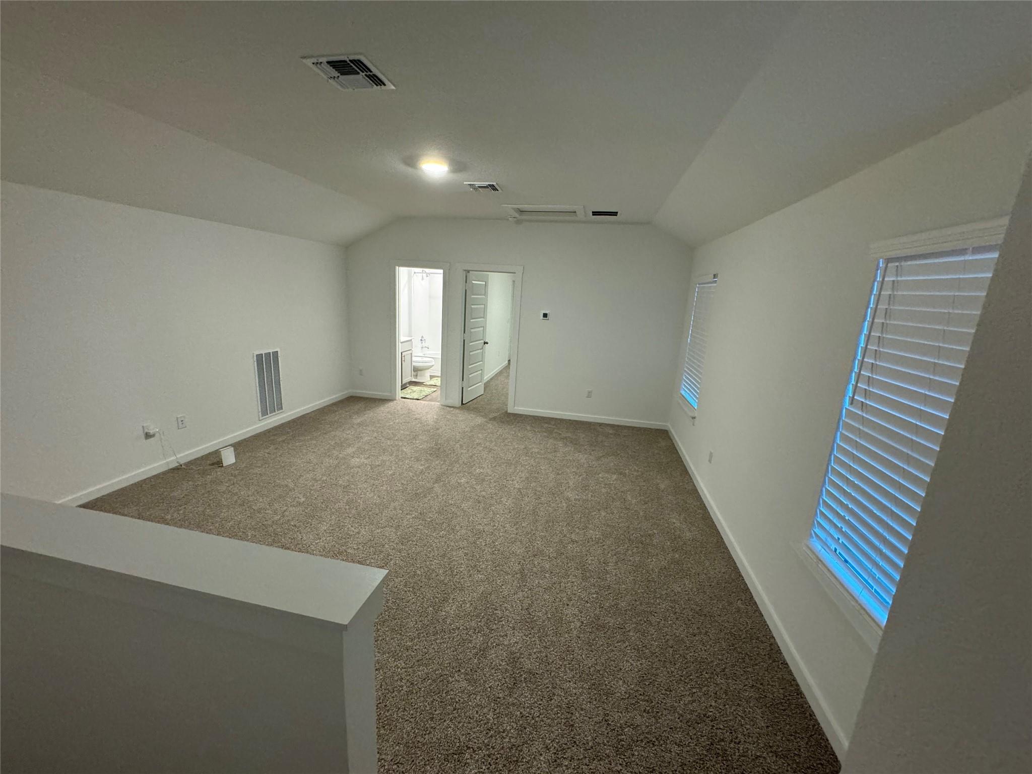 204 James River Dr, Hutto, TX 78634