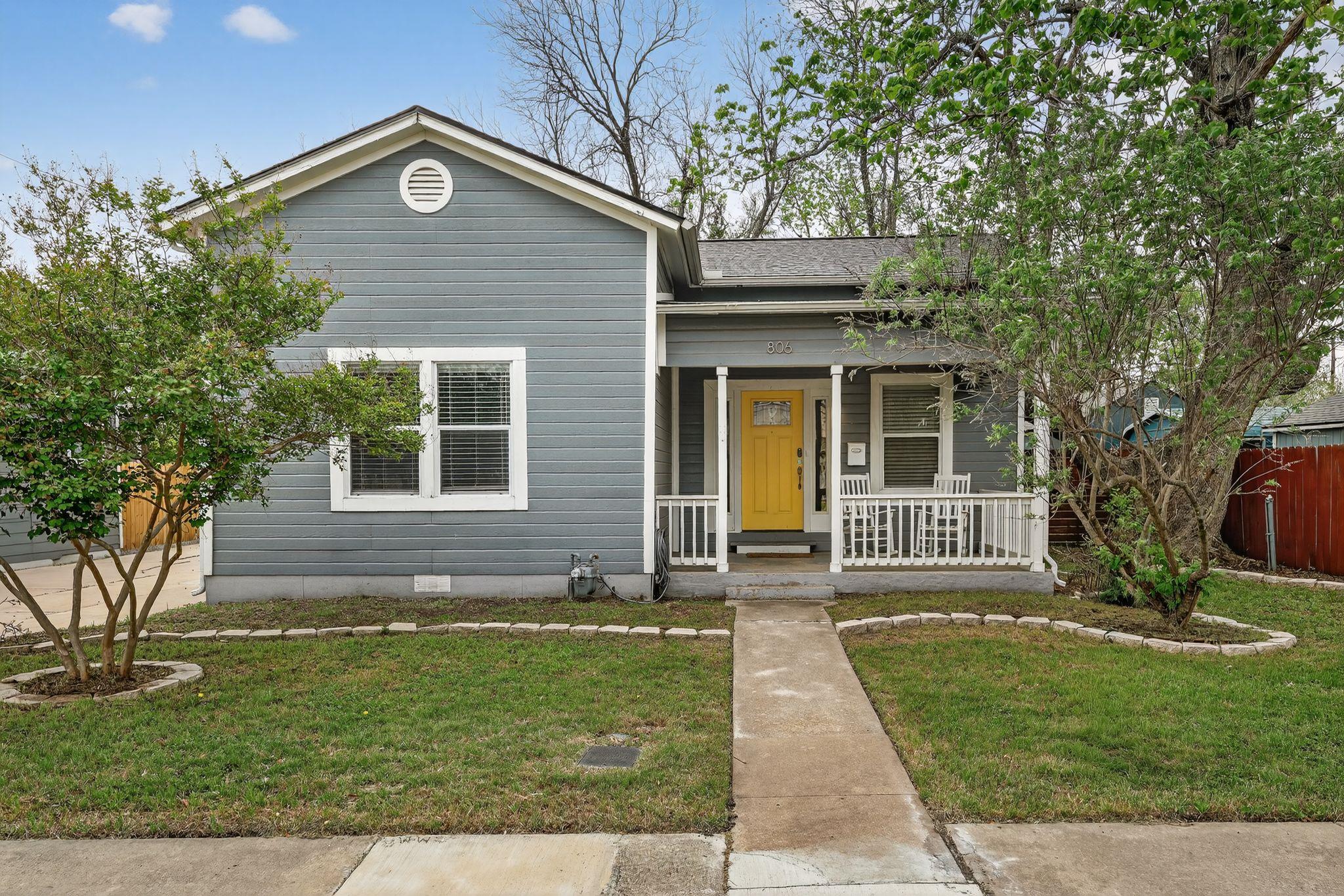 806 E 3rd St, Georgetown, TX 78626