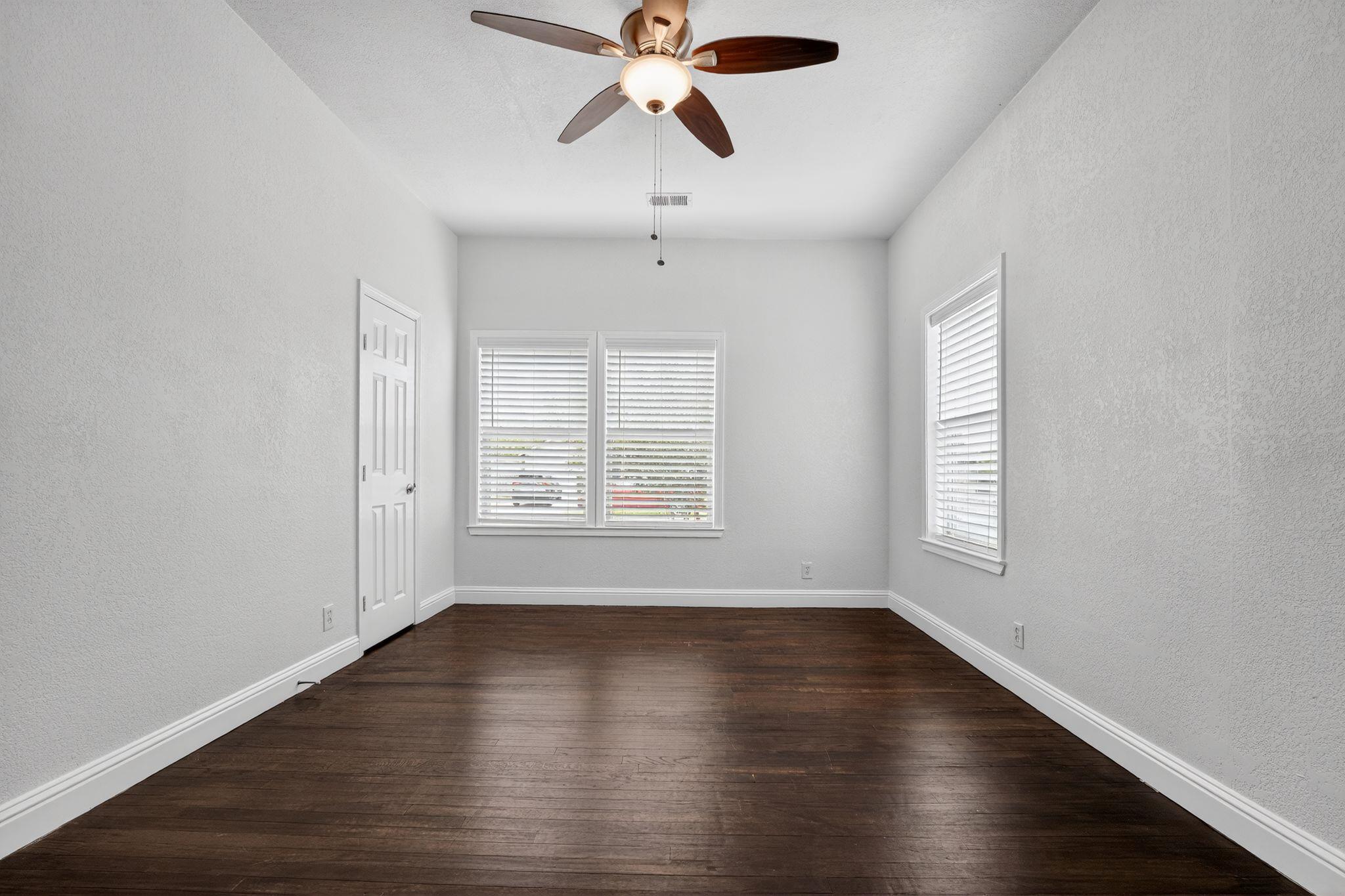 806 E 3rd St, Georgetown, TX 78626