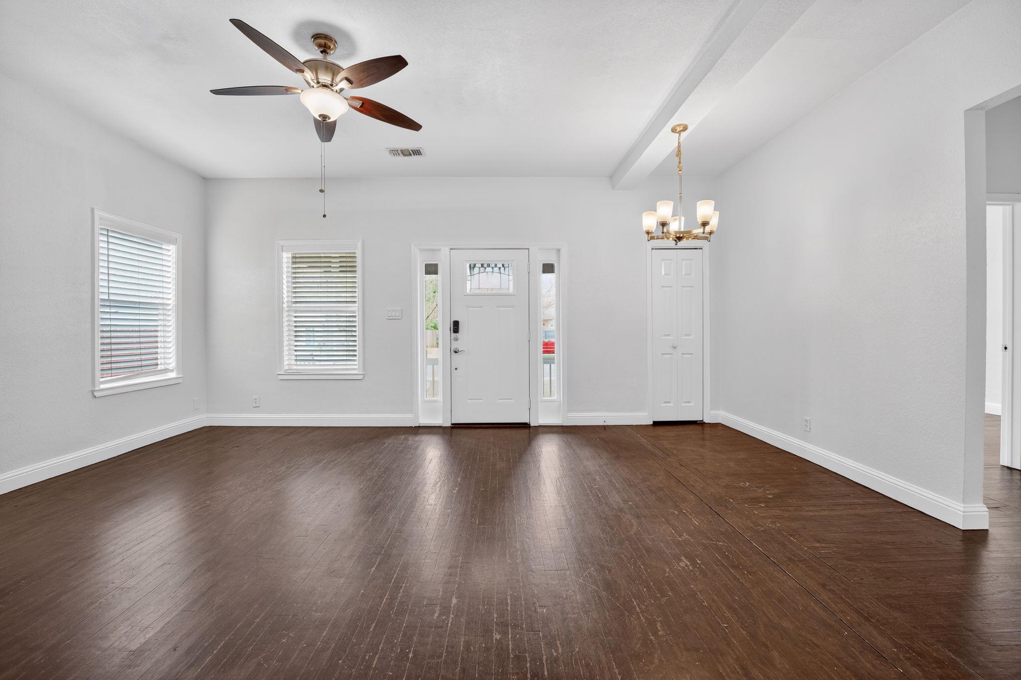 806 E 3rd St, Georgetown, TX 78626