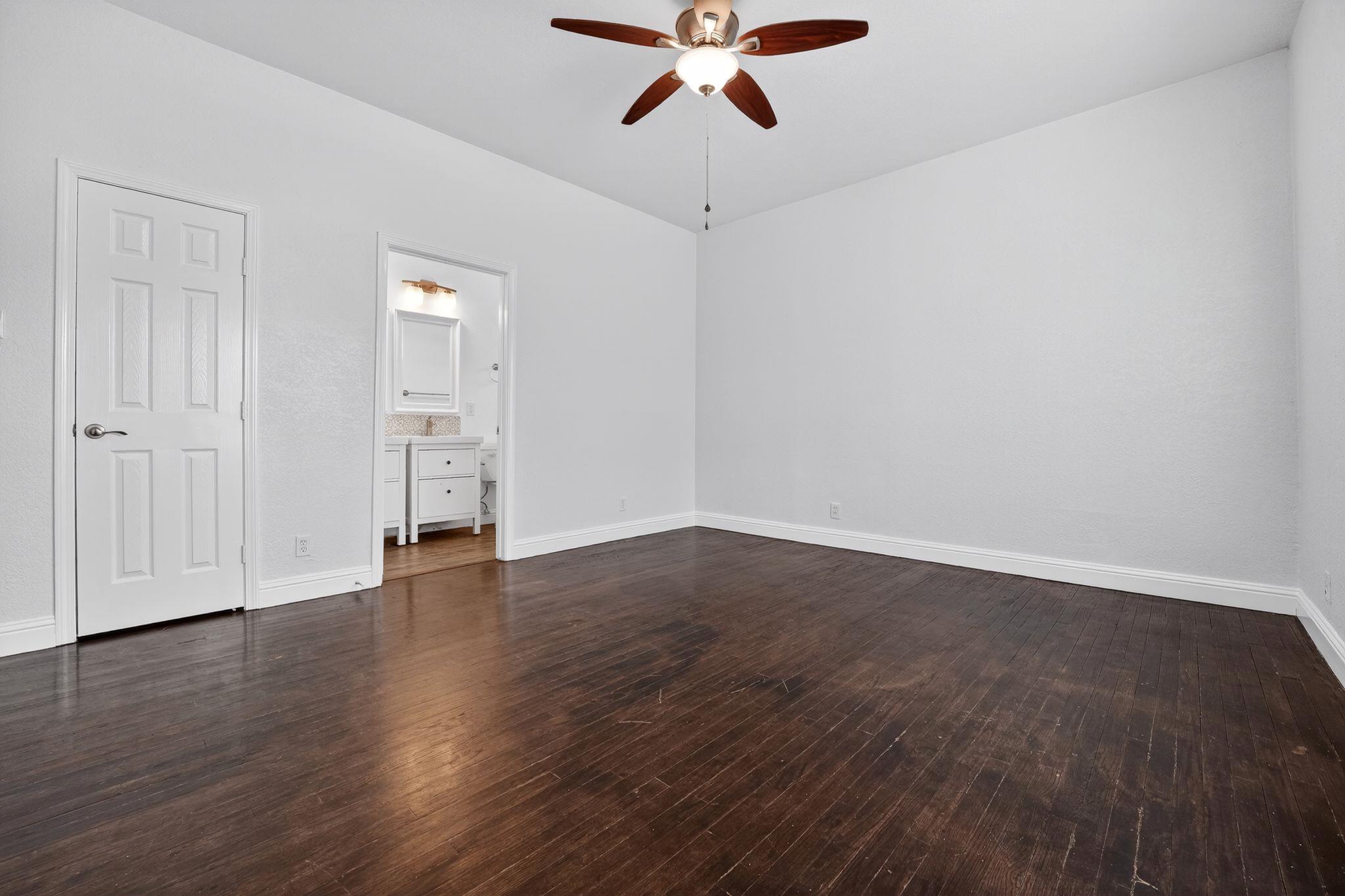 806 E 3rd St, Georgetown, TX 78626